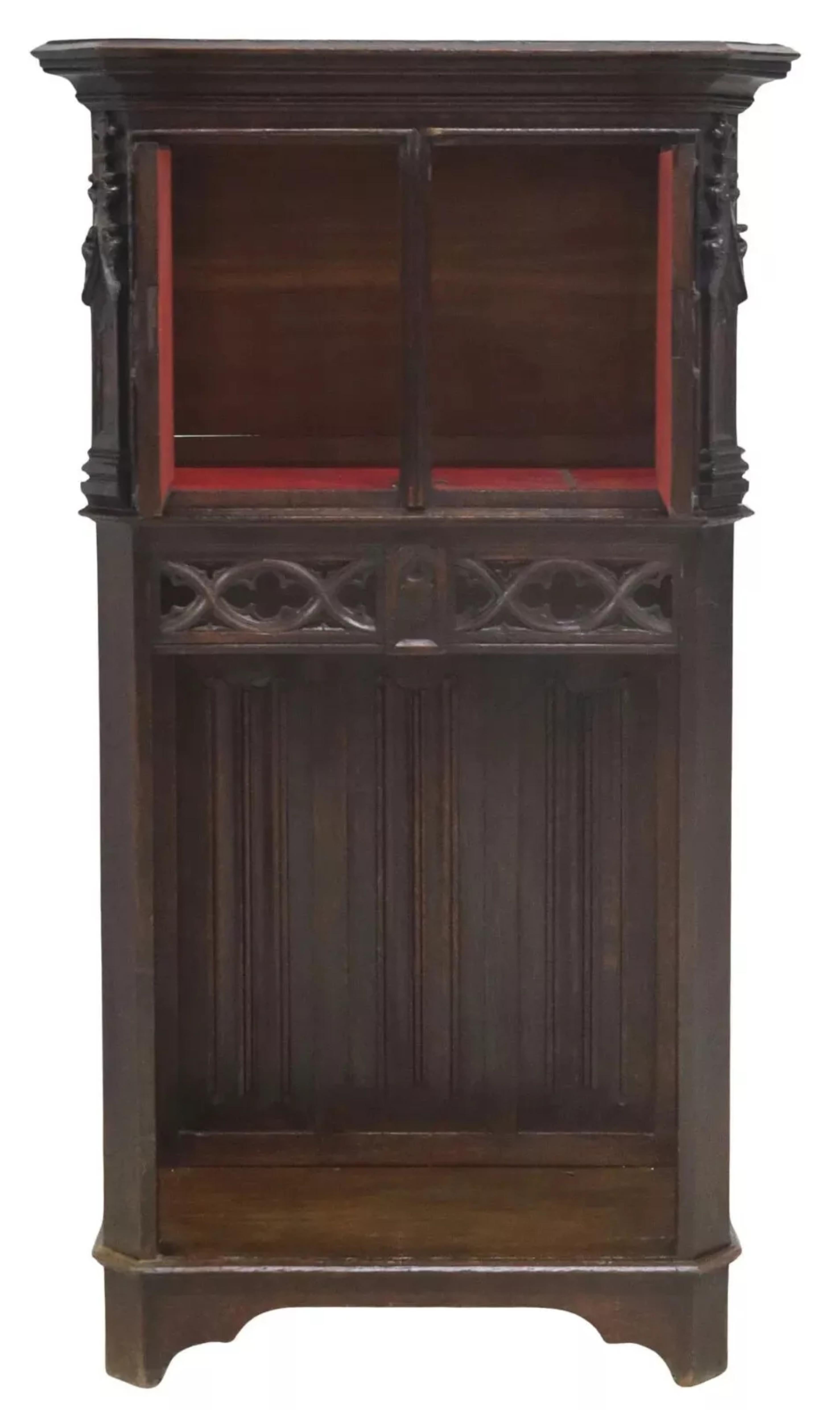 19. Jh., 1800er Jahre Antikes französisches, gotisches Revival, geschnitztes Eichen-Kredenz-Cupboard! (Französisch) im Angebot