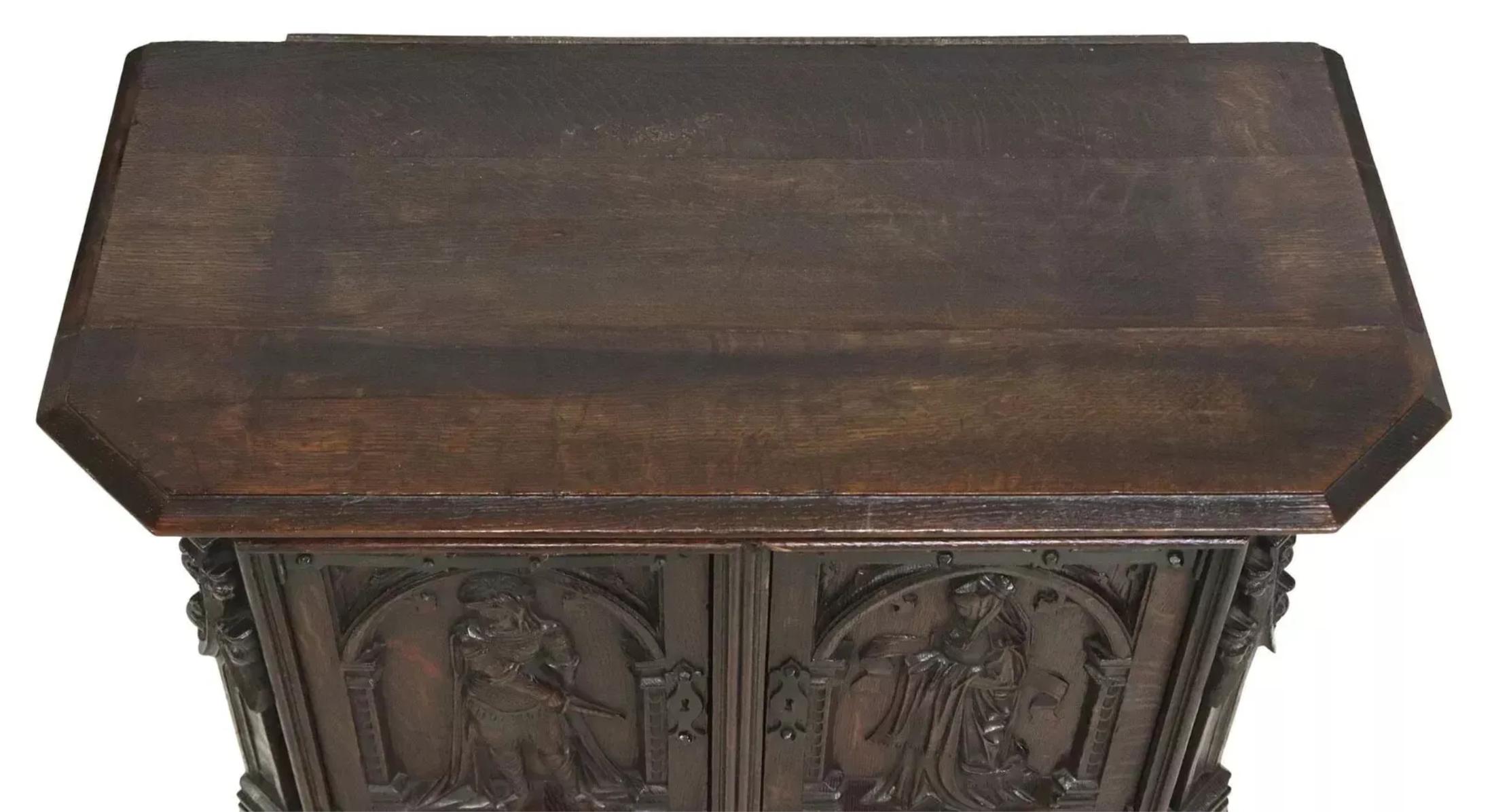 19. Jh., 1800er Jahre Antikes französisches, gotisches Revival, geschnitztes Eichen-Kredenz-Cupboard! im Zustand „Gut“ im Angebot in Austin, TX