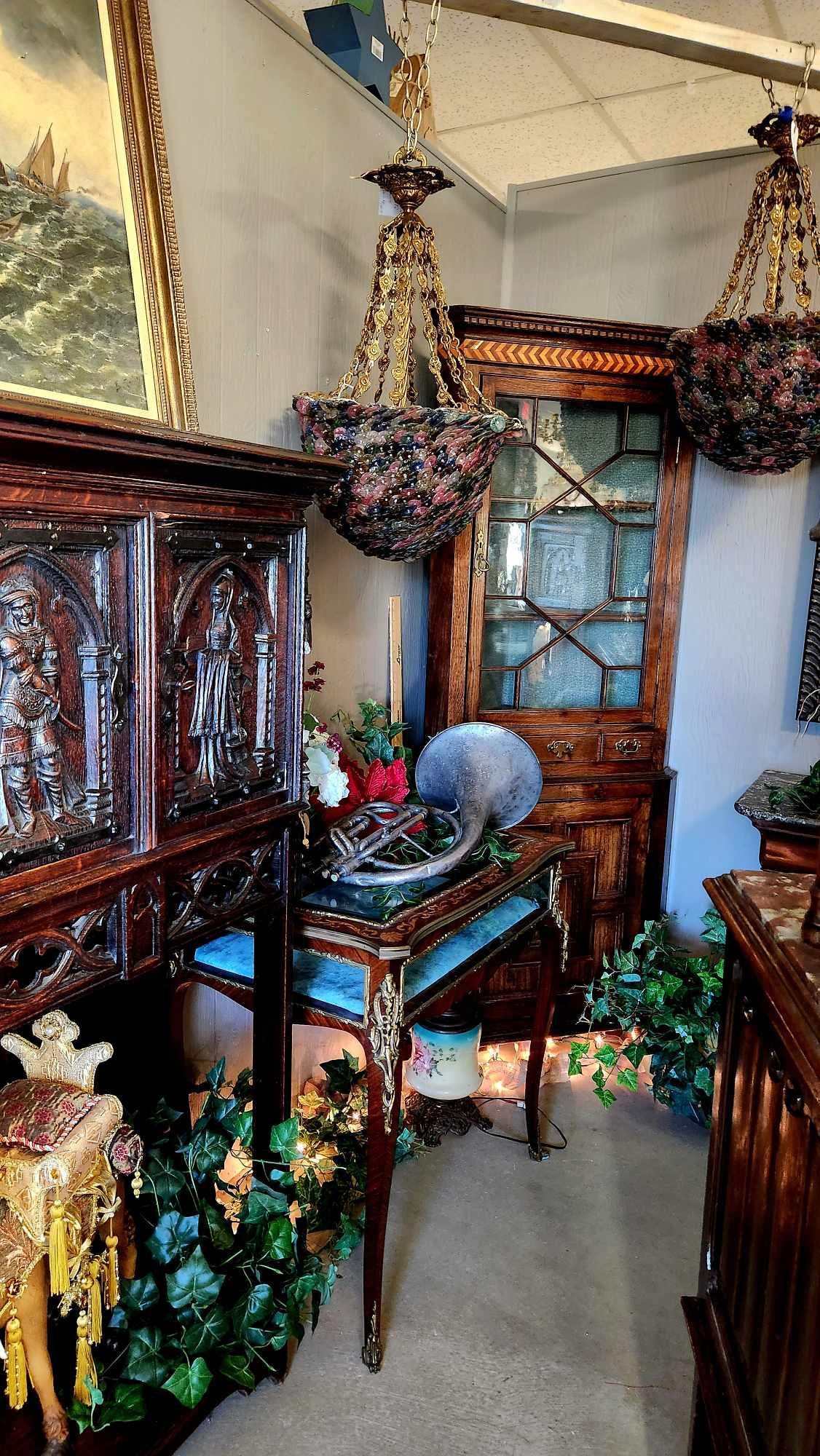 19. Jh., 1800er Jahre Antikes französisches, gotisches Revival, geschnitztes Eichen-Kredenz-Cupboard! im Angebot 1
