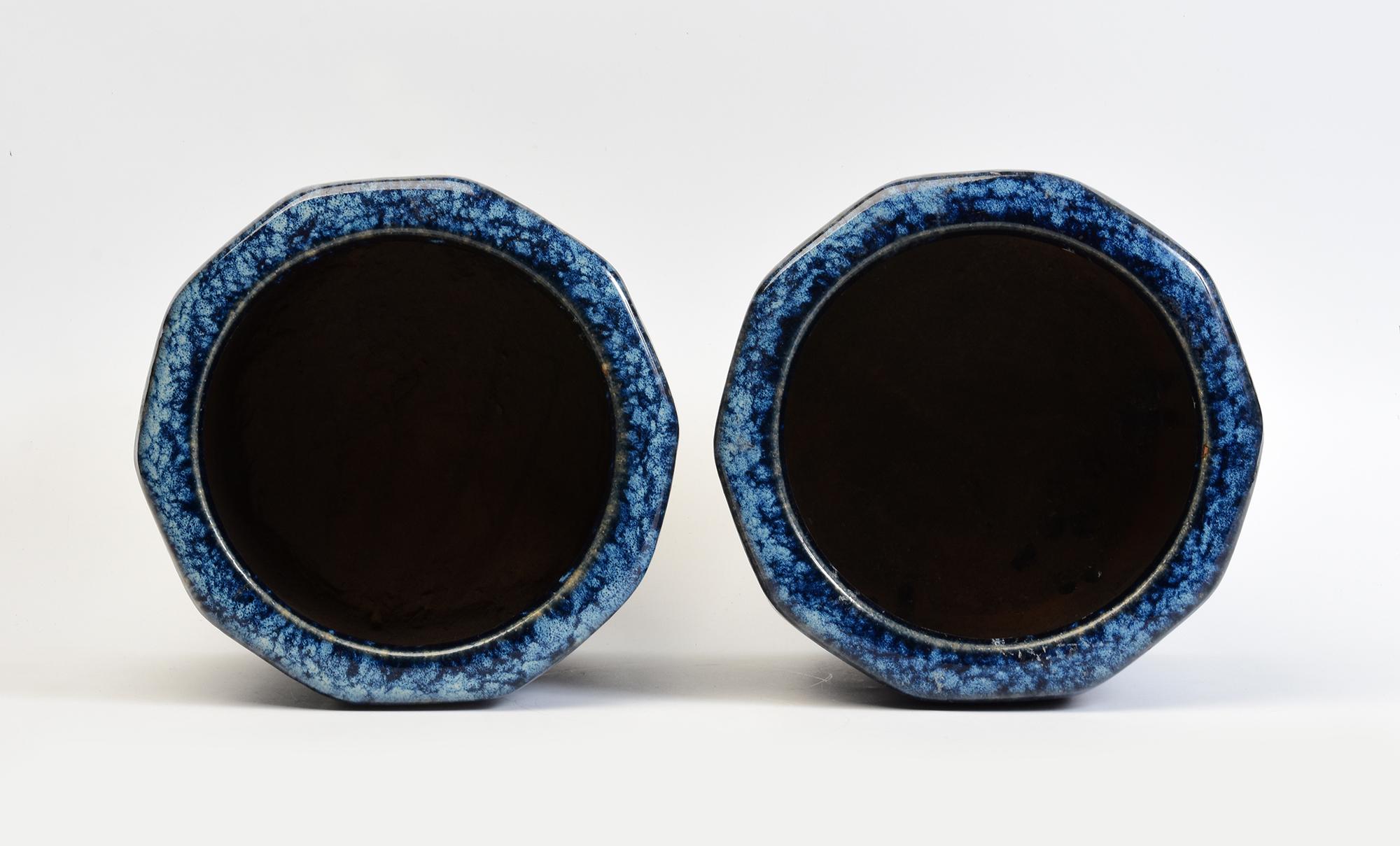 S. XIX, Pareja de antiguas ollas japonesas de cerámica esmaltada azul Shigaraki 