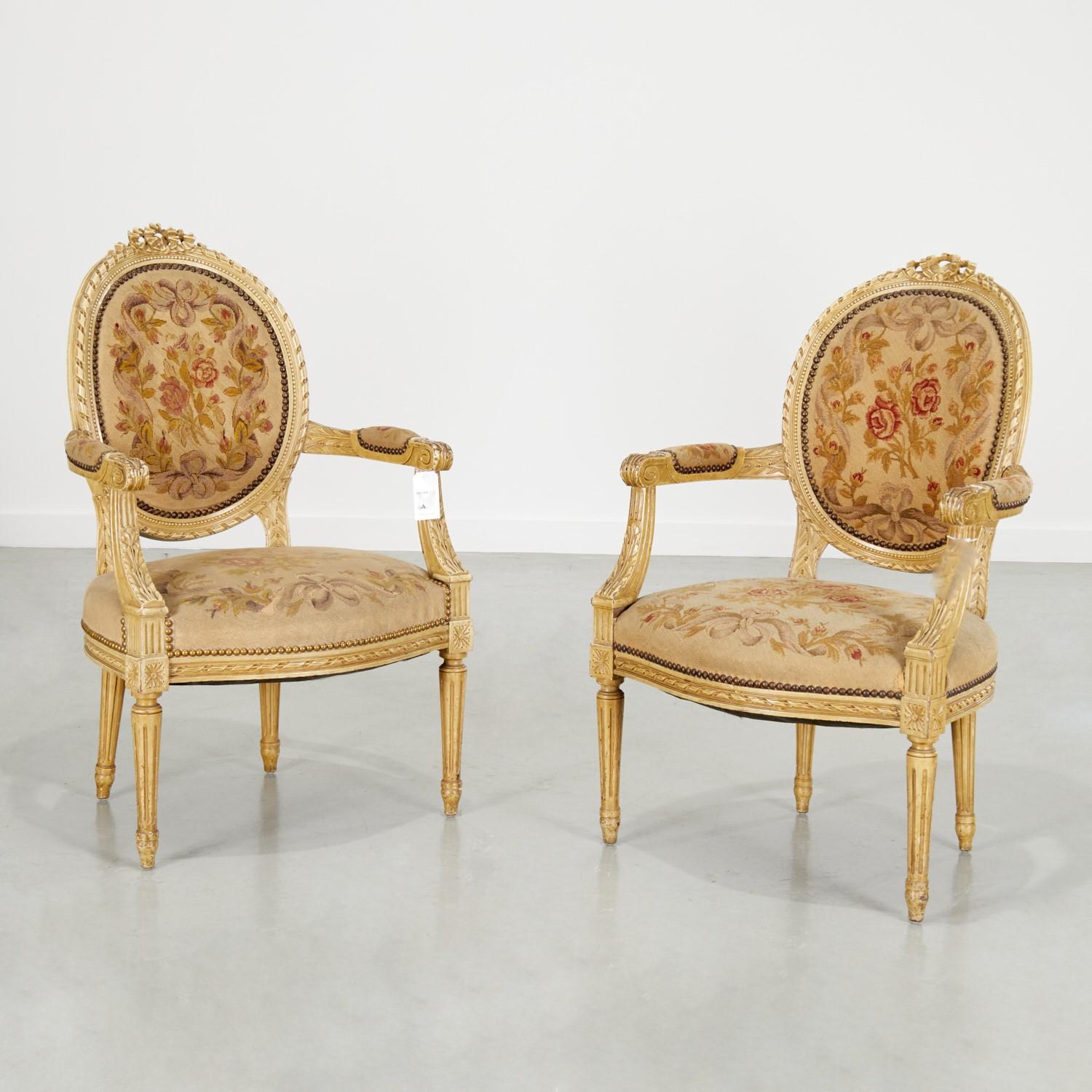 19th C., a Pair of Louis XVI Style Painted Carved Wood and Needlepoint Fauteuils For Sale 4