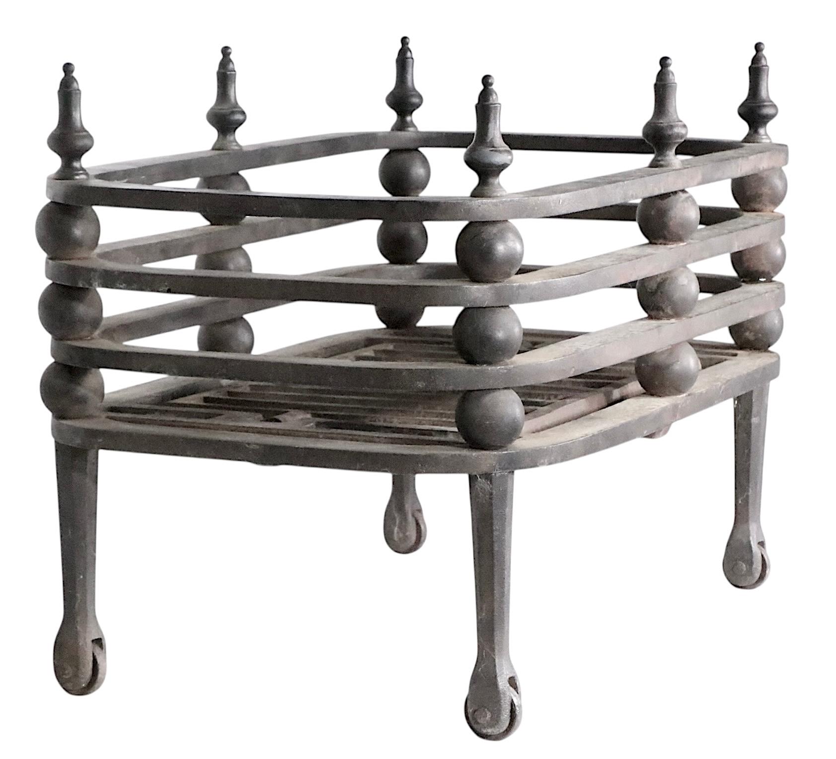 Exceptional 19th C. Aesthetic Movement fireplace grate, in very fine original, clean and ready to use condition. The grate features repeating oval bands separated by ball form raisers, terminating in pointed steeple finials. The legs rest on