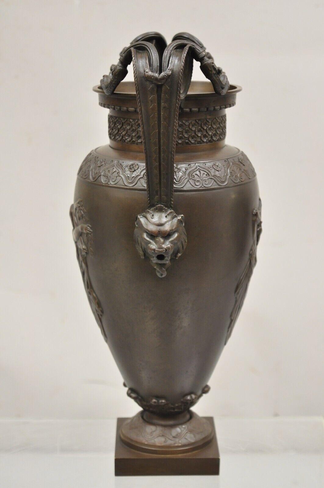 Vase urne néoclassique français Alfred Daubree du 19ème siècle en bronze avec lions en vente 9