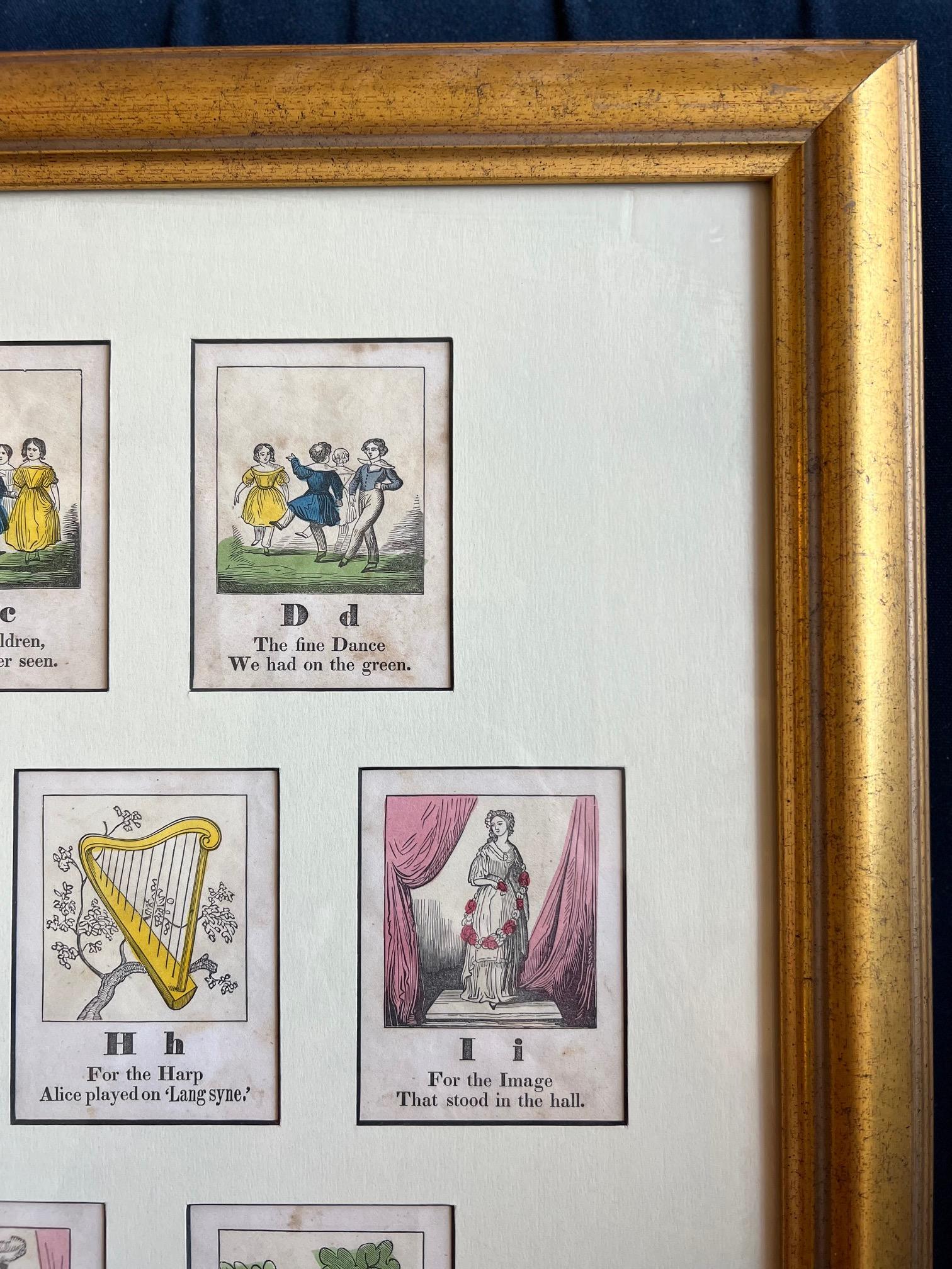 19ème C. Américain - Ensemble encadré de 13 gravures sur bois d'alphabets colorées à la main A-M. Bon état - En vente à Morristown, NJ