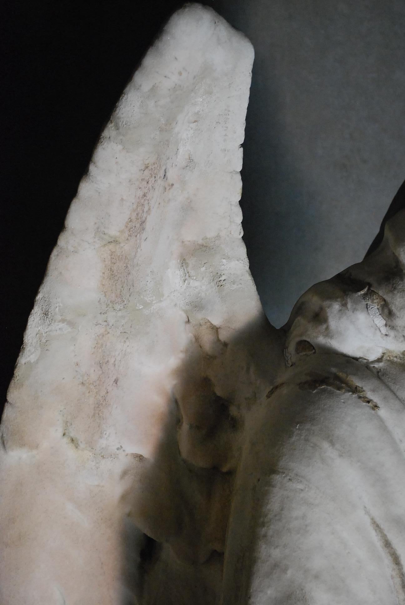 Grandes et authentiques statues d'anges en marbre sculptées américaines en vente 5