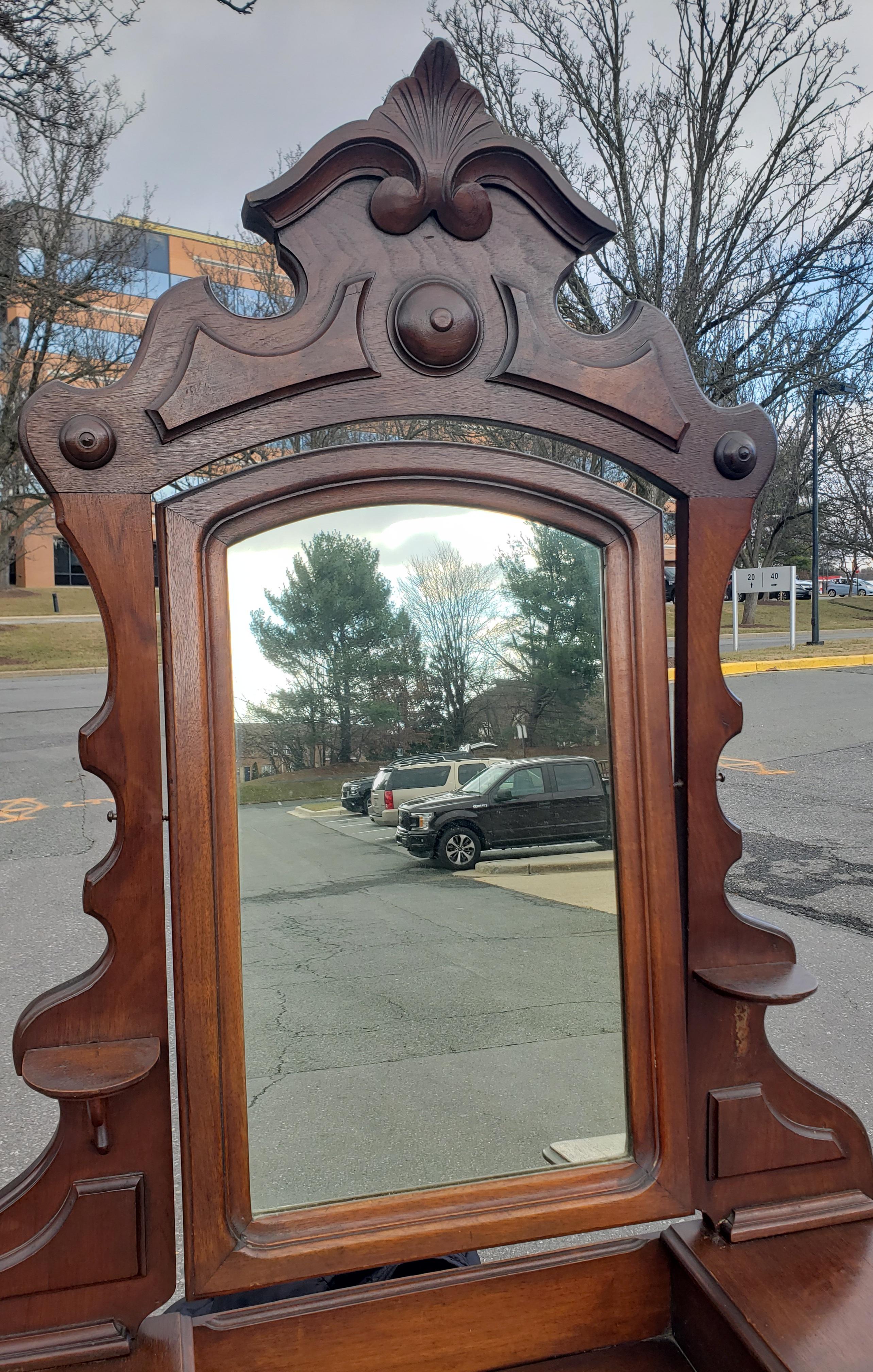 Commode Empire américain Eastlake du 19e siècle avec plateau en marbre inséré et miroir Bon état - En vente à Germantown, MD