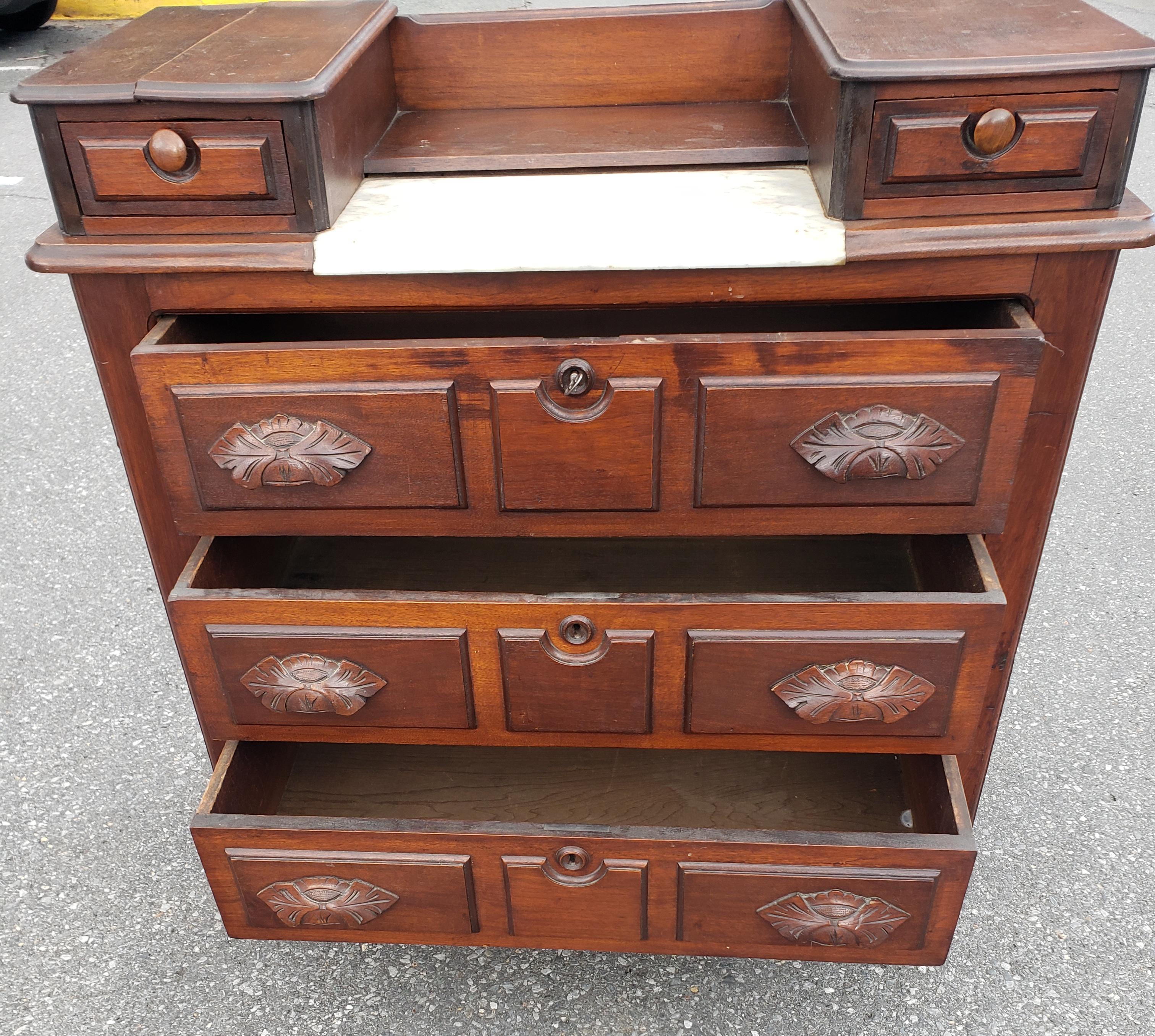 19th C. American Empire Eastlake Mahogany Dresser w/ Marble Top Inset and Mirror In Good Condition For Sale In Germantown, MD