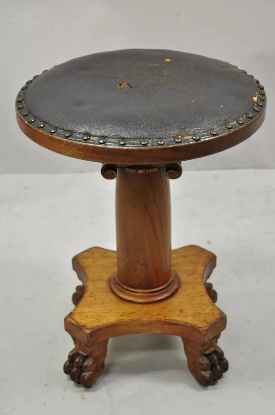 Taburete giratorio de cuero con columna de caoba tallada del Imperio Americano del S. XIX en venta 5