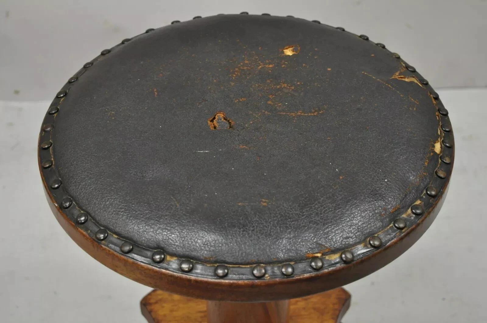 Taburete giratorio de cuero con columna de caoba tallada del Imperio Americano del S. XIX Desconocido en venta
