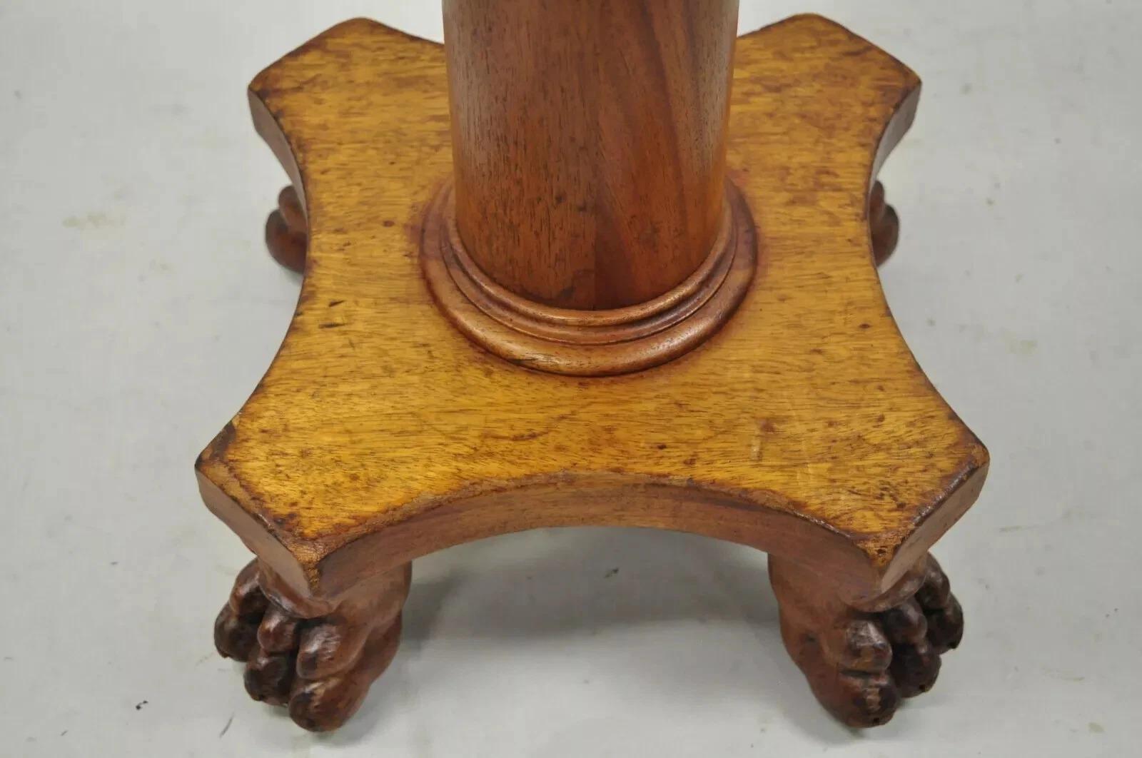Taburete giratorio de cuero con columna de caoba tallada del Imperio Americano del S. XIX Cuero en venta