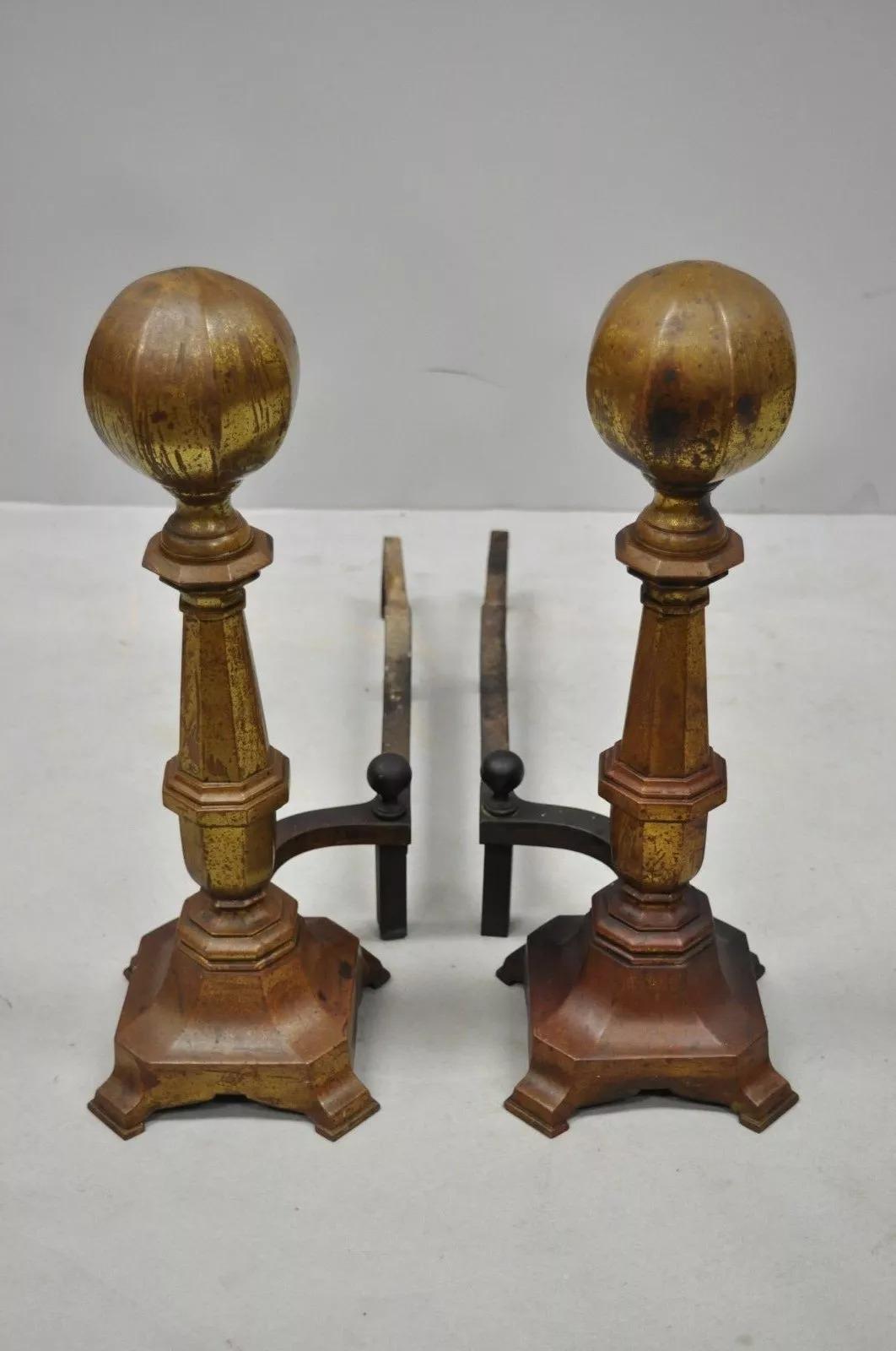 Amerikanische Federal Cannonball-Feuerböcke aus Messing des 19. Jahrhunderts mit gealterter Patina – ein Paar im Angebot 1