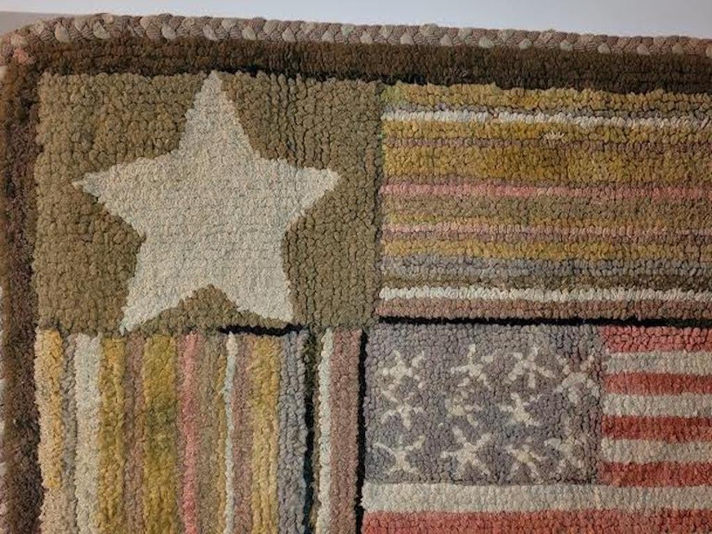 Amerikanische Flagge und Sterne aus dem 19. Jahrhundert, handgehäkelter Teppich (Adirondack) im Angebot