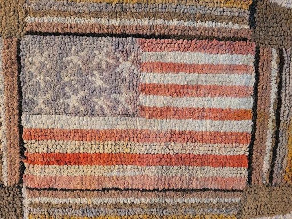 Amerikanische Flagge und Sterne aus dem 19. Jahrhundert, handgehäkelter Teppich im Angebot 1