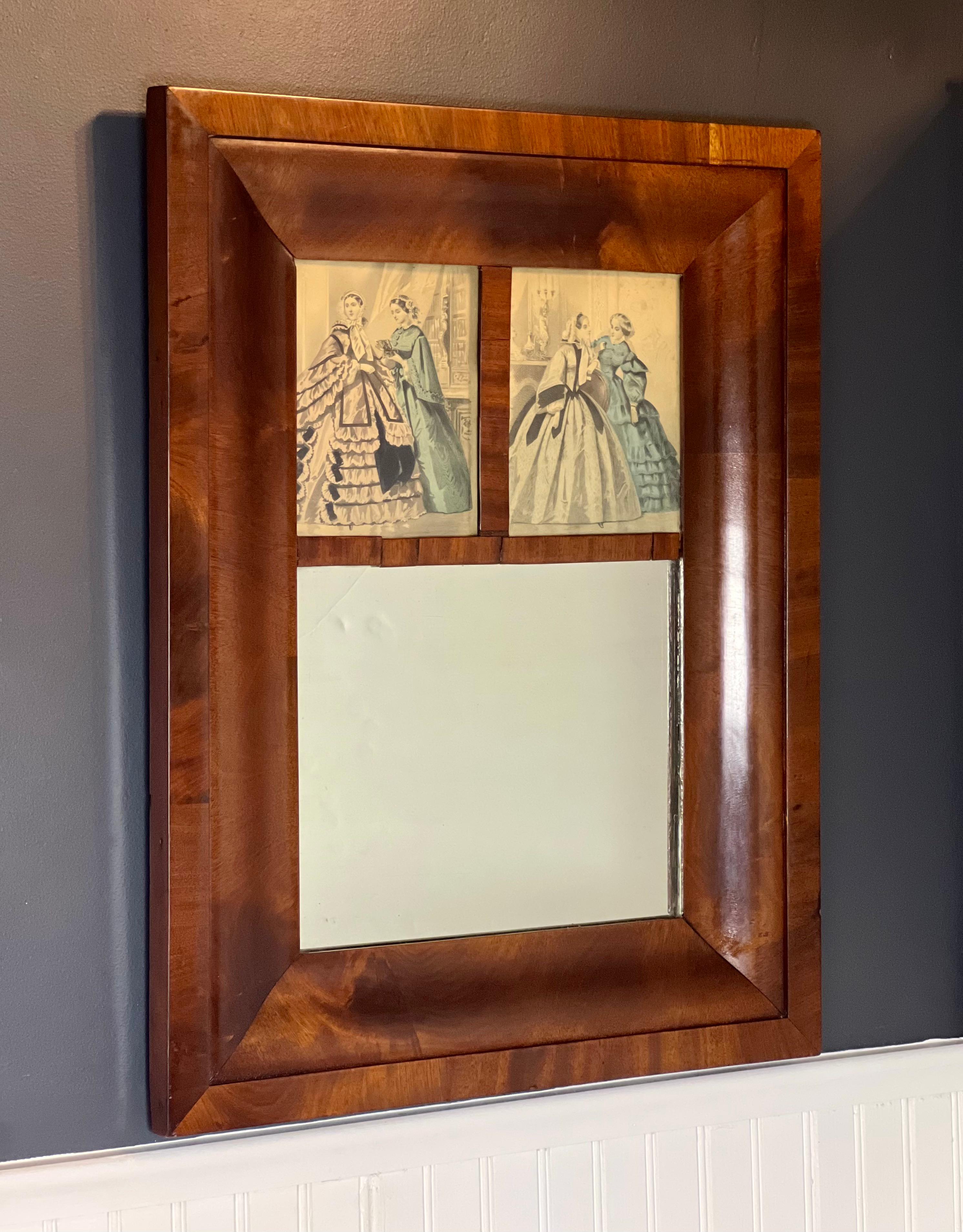 Specchio a Ogee in mogano a fiamma americano del XIX secolo con stampe di moda francese d'epoca in vendita 2