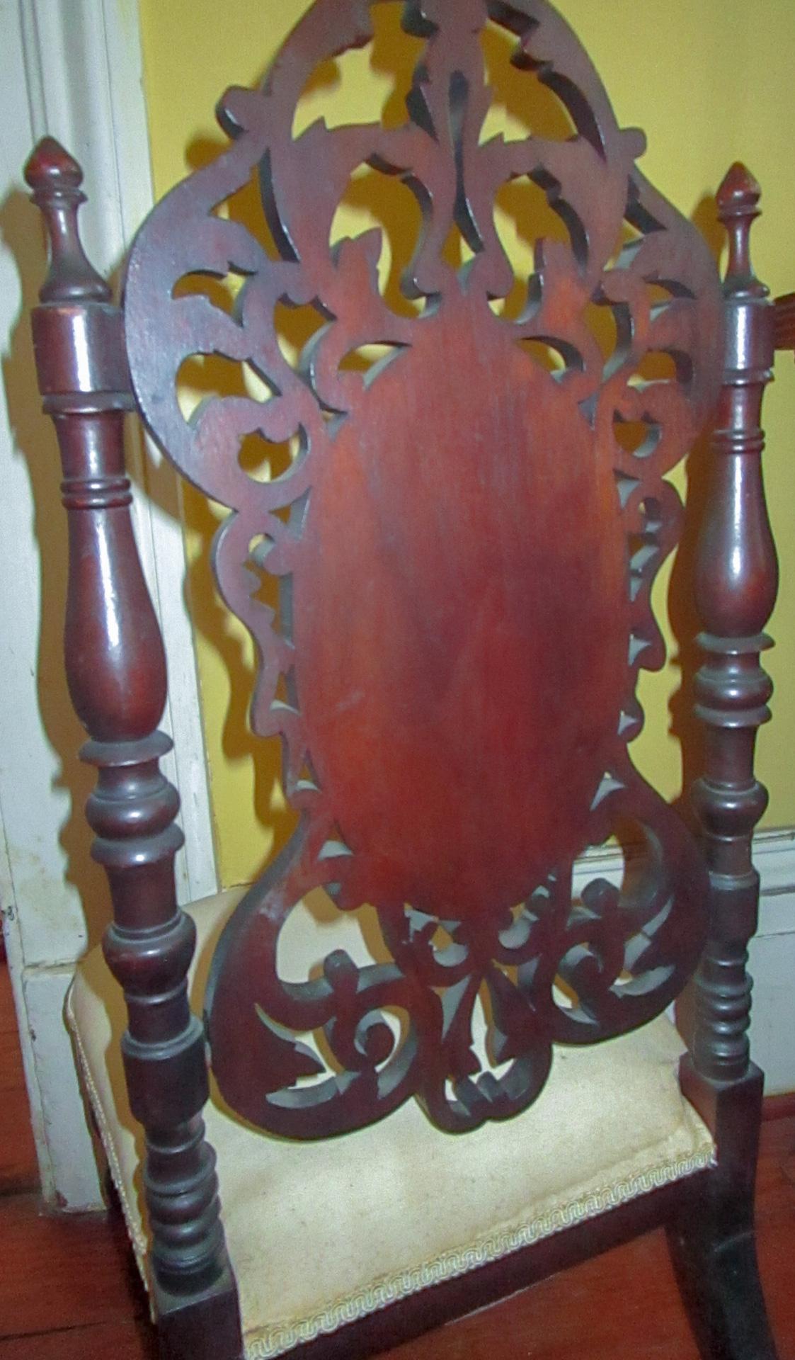 19th c. American Mahogany Rococo Revival Child's Chair with Tracery Back In Good Condition For Sale In Savannah, GA