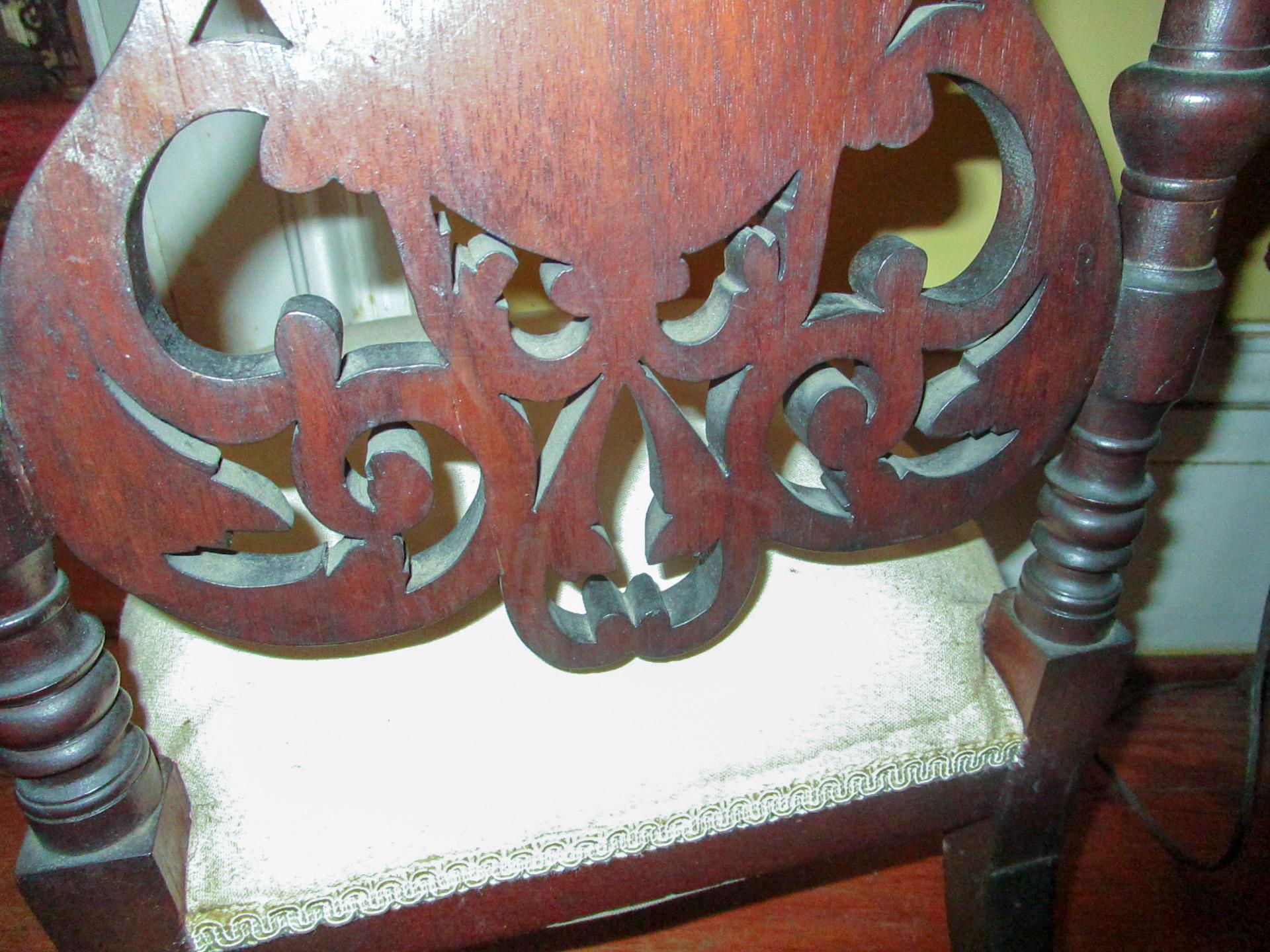19th c. American Mahogany Rococo Revival Child's Chair with Tracery Back For Sale 1
