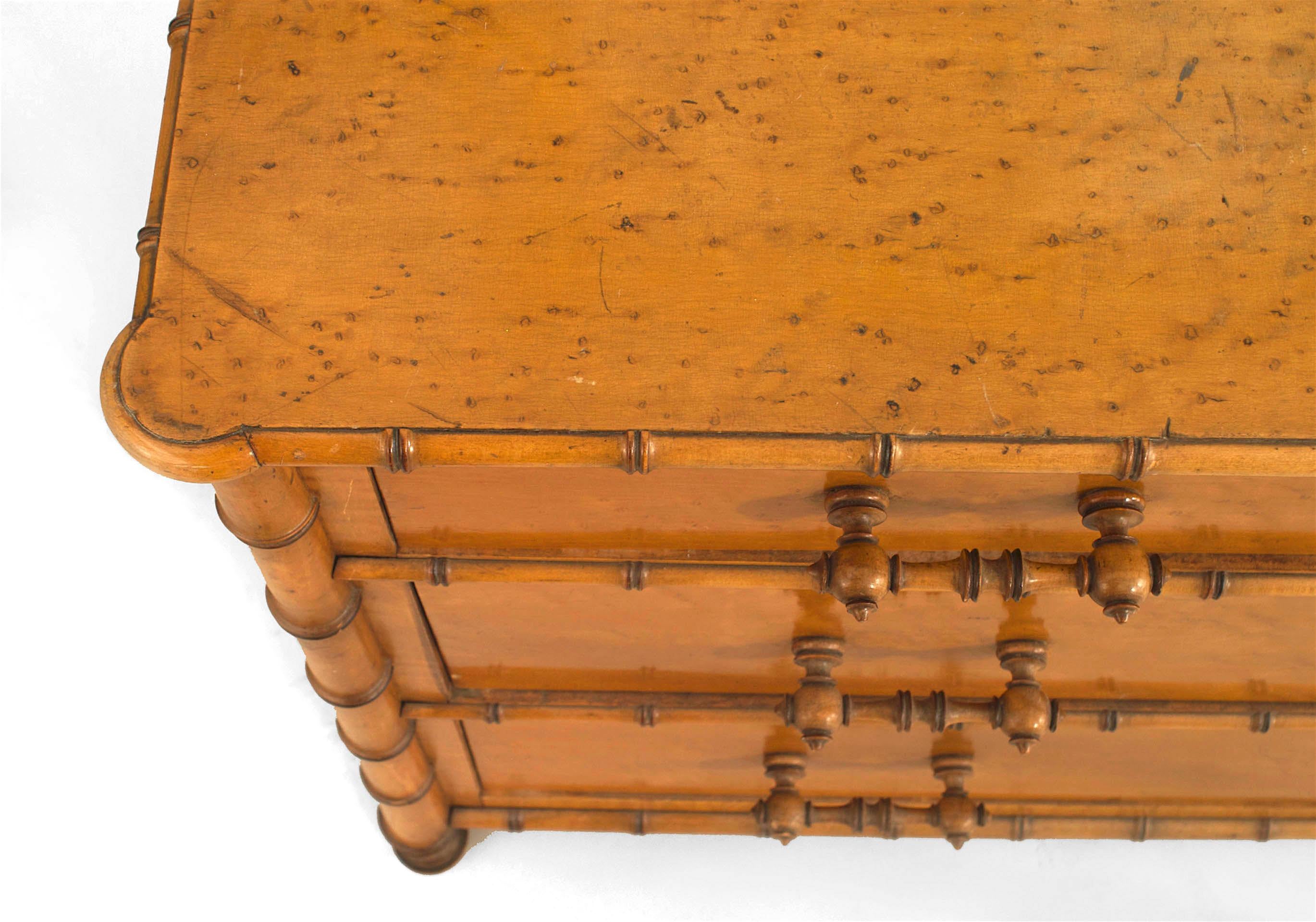 Commode victorienne américaine en érable imitation bambou attribuée à Horner Bon état à Queens, NY