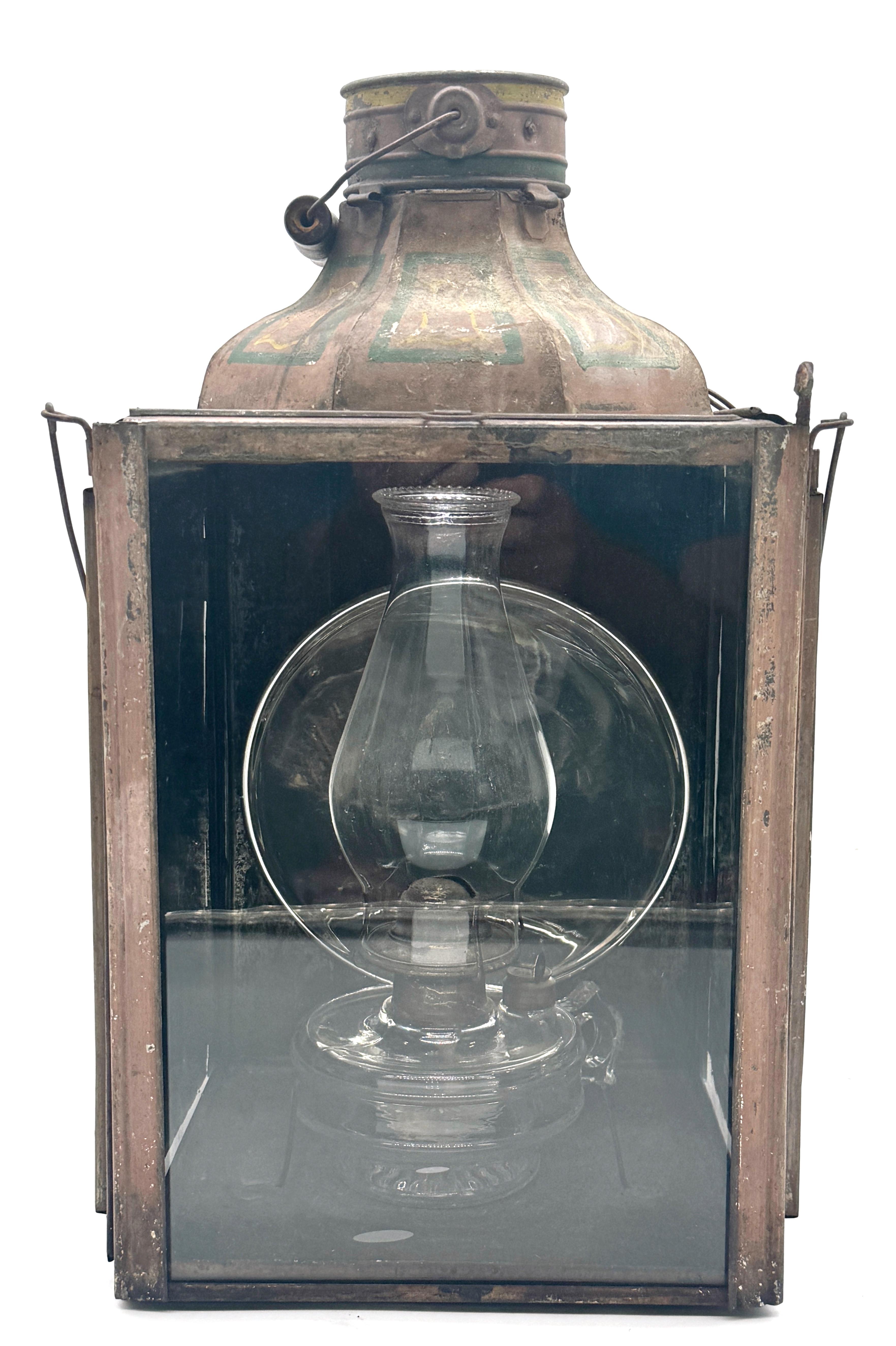 XIXe siècle Lanterne de lampe à huile pour péniche de canal en étain peint du 19e C., S.M. Forte, Troy NY en vente