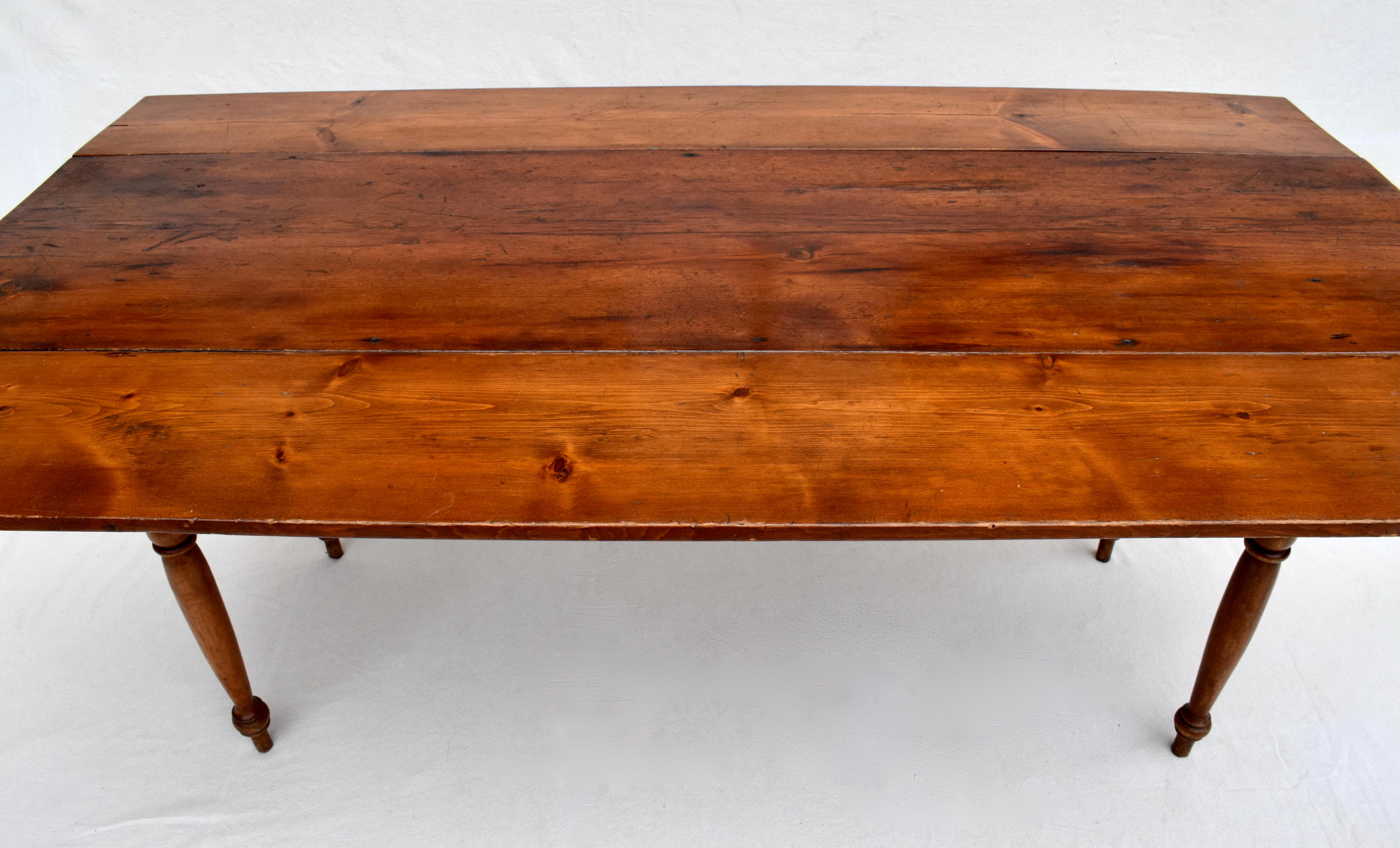 19th c. American Pine Farmhouse Drop Leaf Dining Table In Good Condition In Southampton, NJ