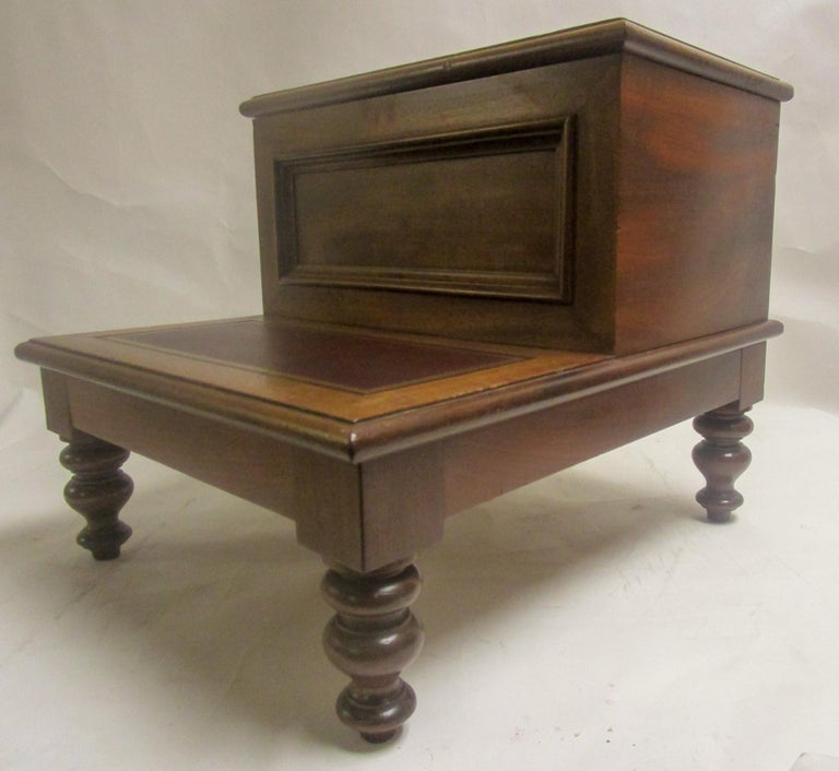 19th C American Sheraton Walnut Library Steps or Side Table w/Tooled Leather Top In Good Condition For Sale In Savannah, GA