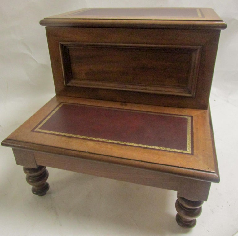 19th C American Sheraton Walnut Library Steps or Side Table w/Tooled Leather Top For Sale 4