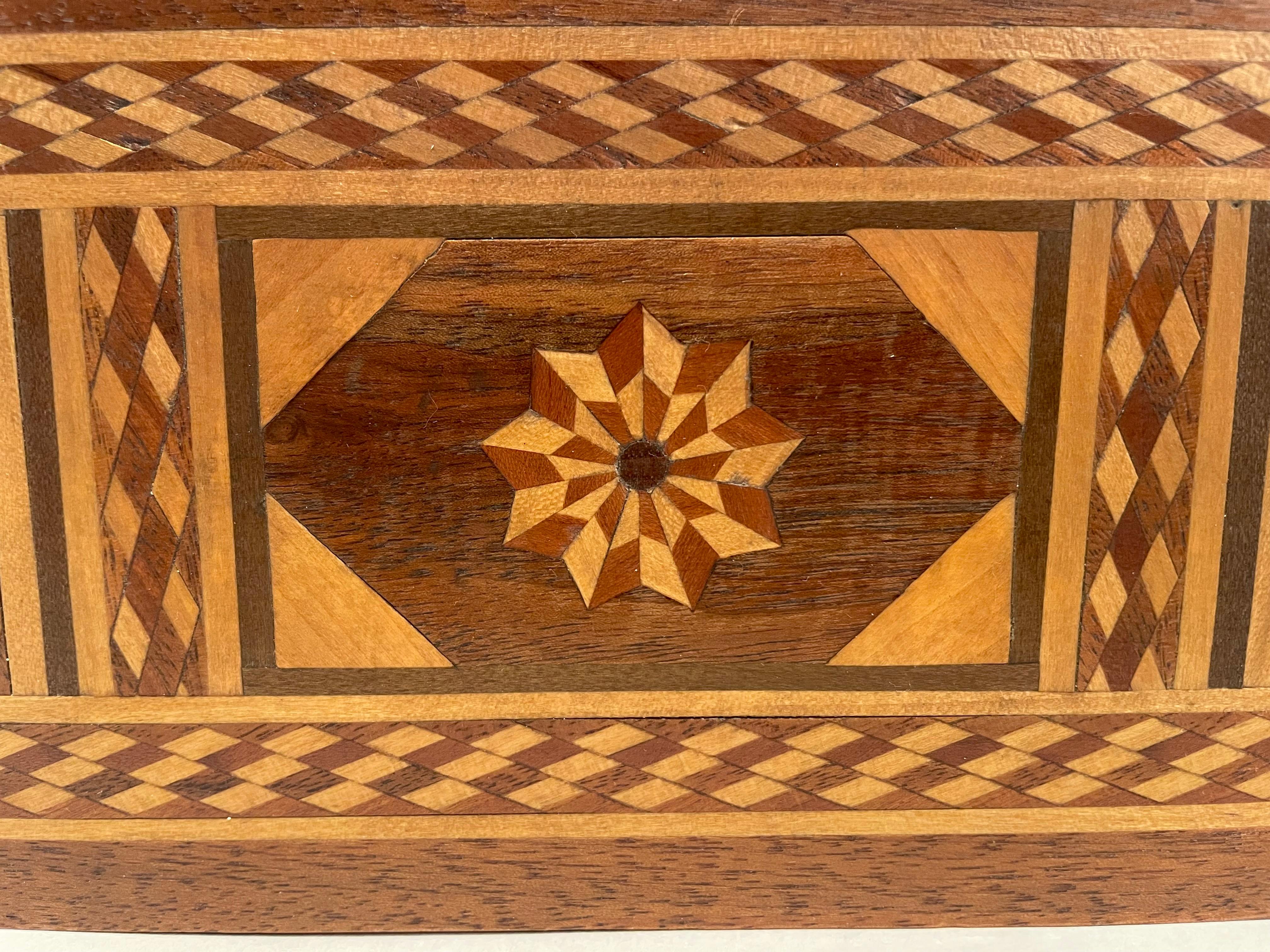 19th C American Walnut Box With Geometric And Starburst Fruitwood Inlay 7