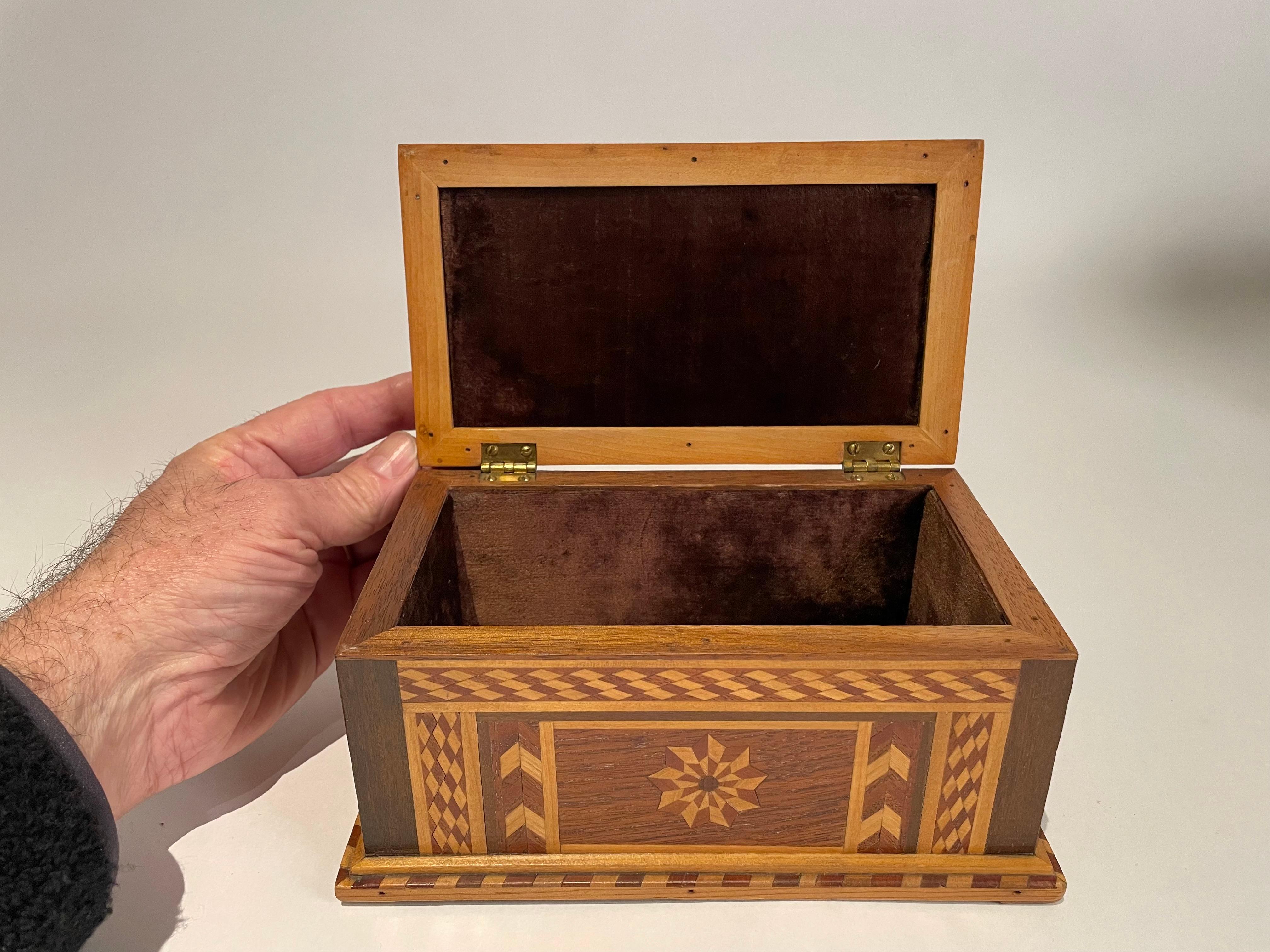 19th C American Walnut Box With Geometric And Starburst Fruitwood Inlay 9