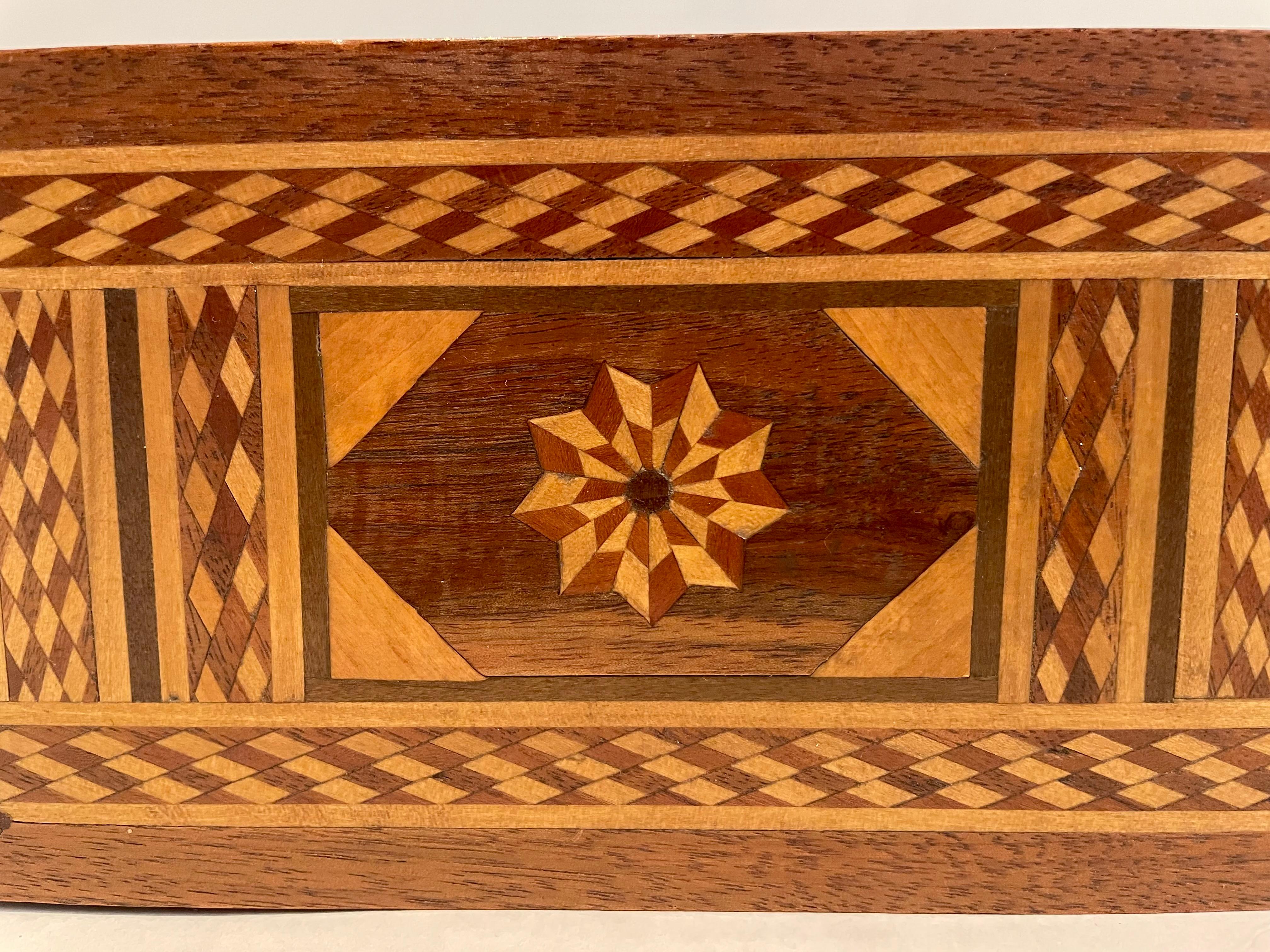 19th C American Walnut Box With Geometric And Starburst Fruitwood Inlay 12