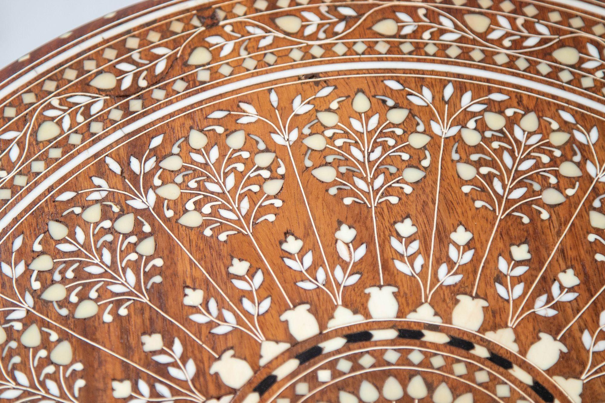 19th c. Anglo Indian Mughal Teak Bone Inlaid Round Side Table For Sale 4
