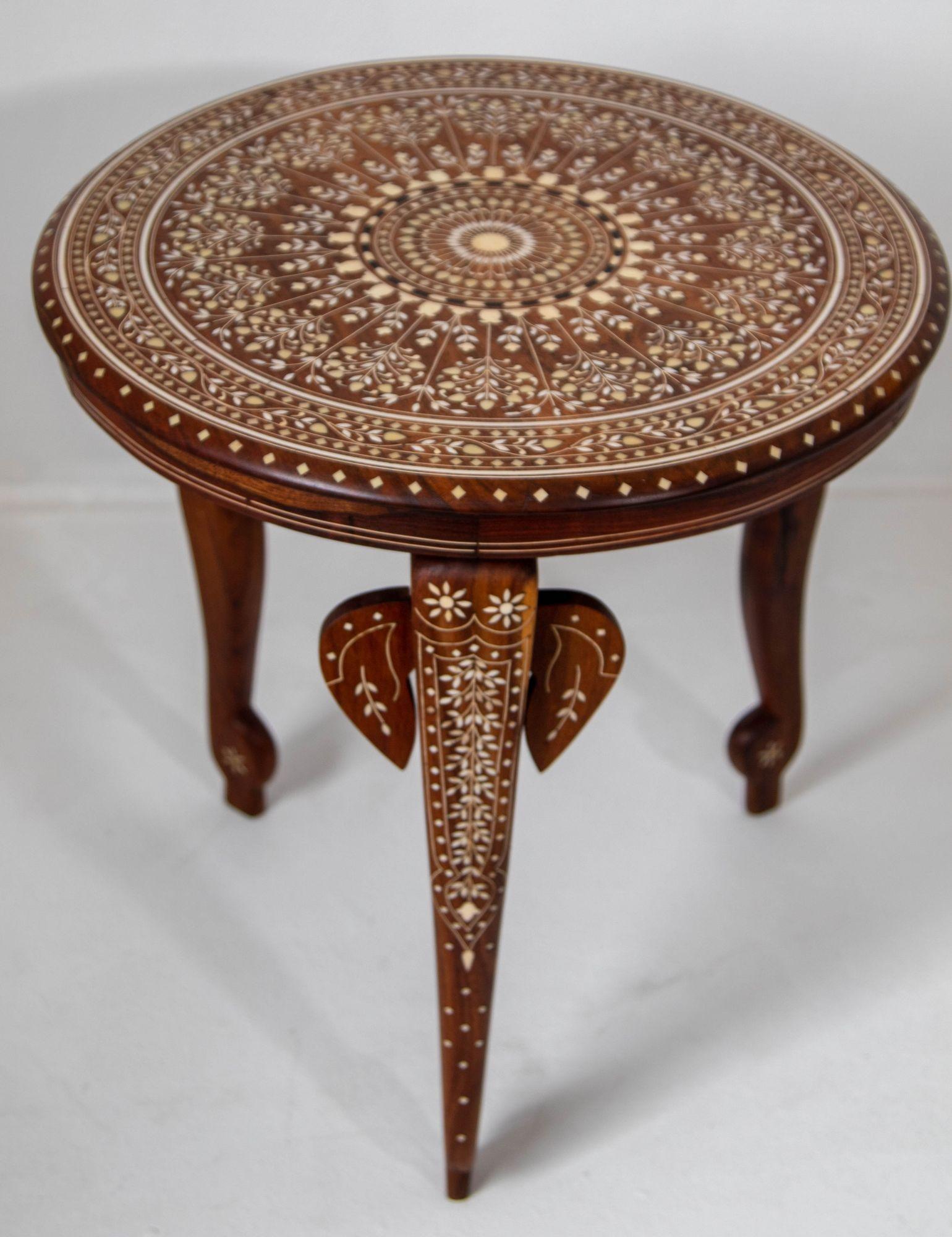 19th c. Anglo Indian Mughal Teak Bone Inlaid Round Side Table For Sale 7