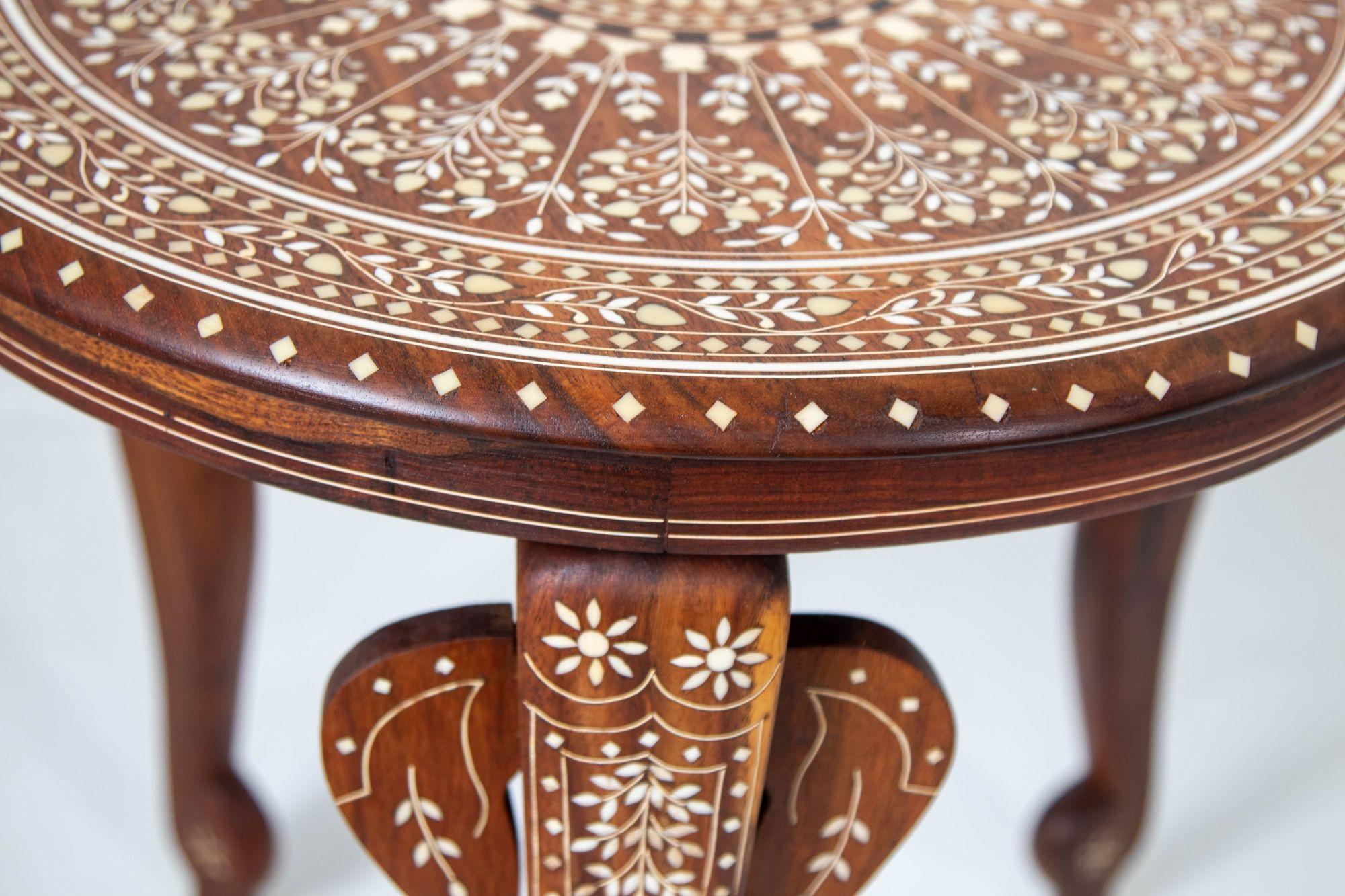19th c. Anglo Indian Mughal Teak Bone Inlaid Round Side Table For Sale 8