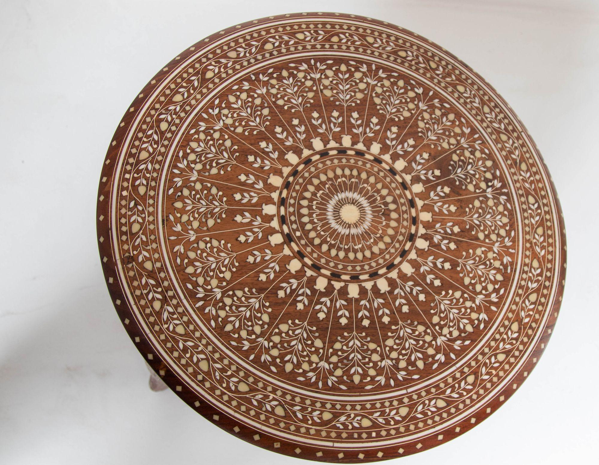19th c. Anglo Indian Mughal Teak Bone Inlaid Round Side Table For Sale 10