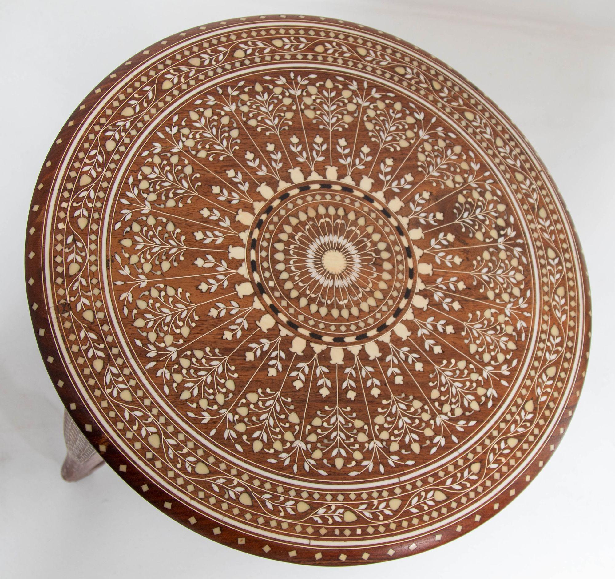 19th c. Anglo Indian Mughal Teak Bone Inlaid Round Side Table For Sale 11