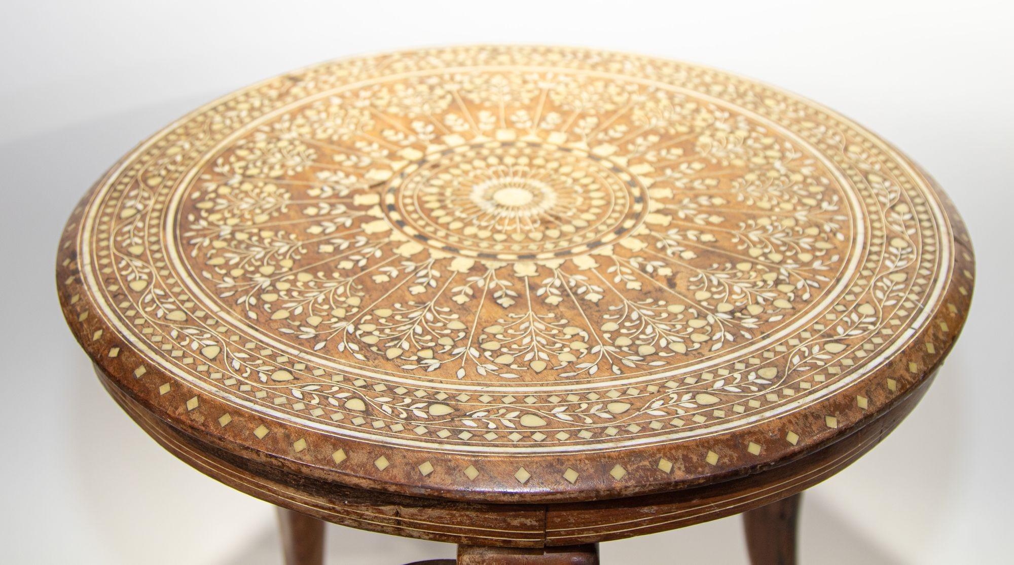 19th c, Anglo Indian Mughal Teak Inlaid Round Side Table In Good Condition In North Hollywood, CA