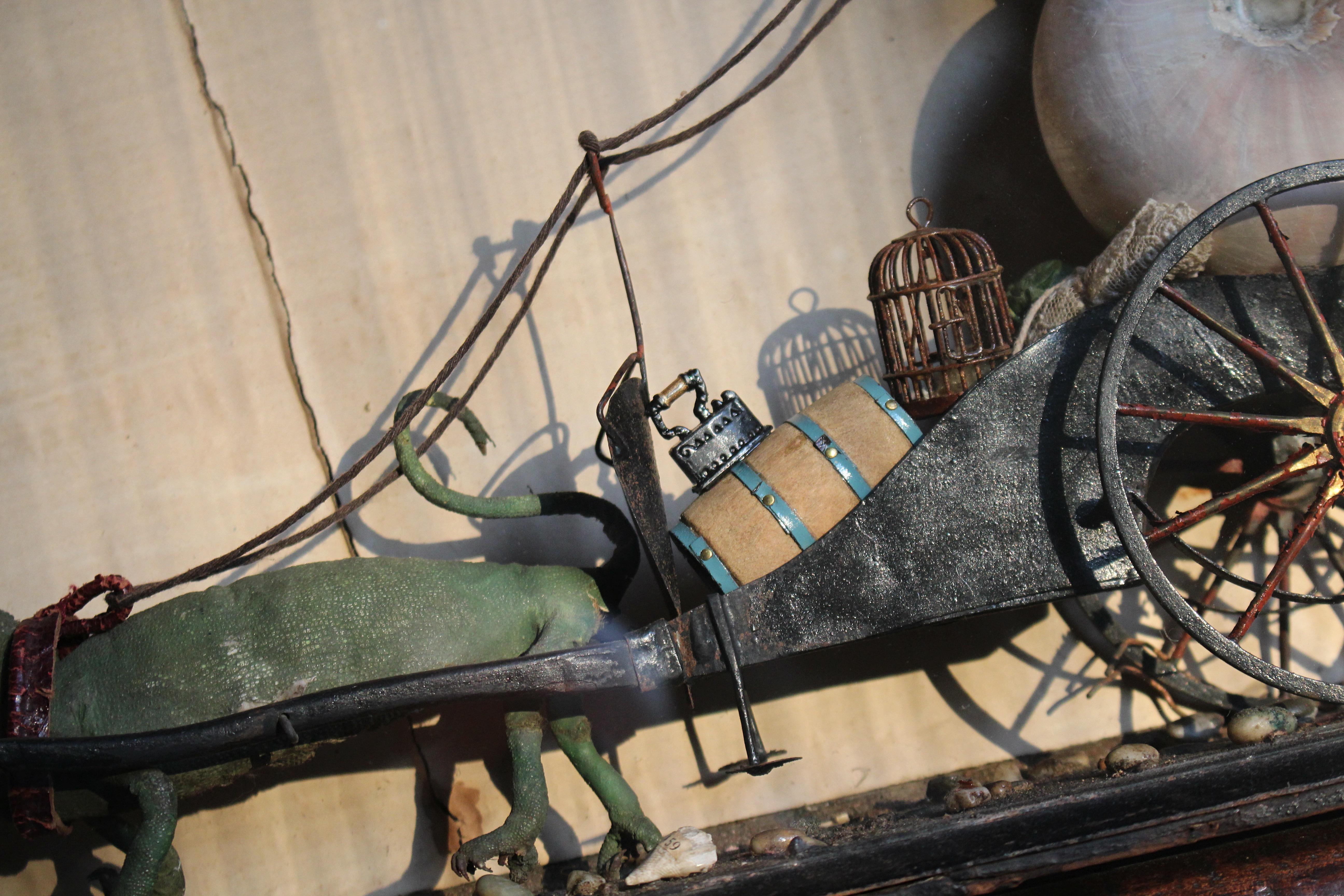 A.I.C.C. Taxidermie scène anthropomorphe de caméléon et de crustacé Walter Potter en vente 2