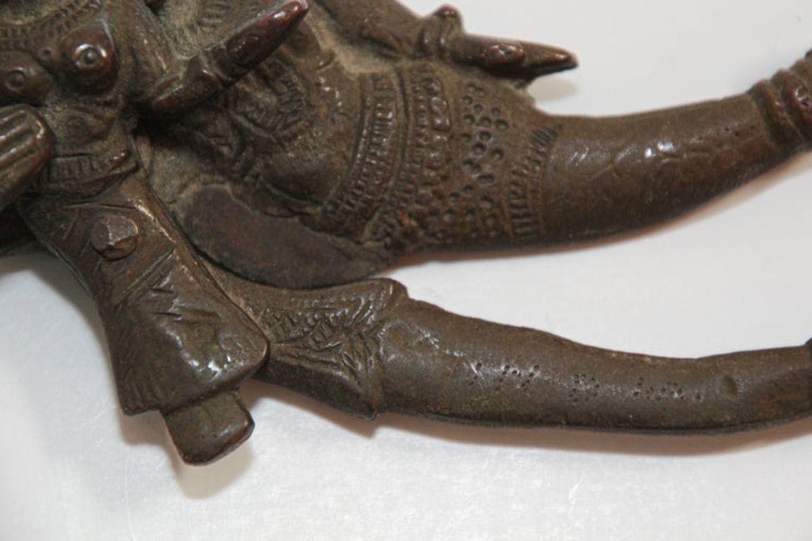 Indien 19e s. Cuillères à noix anciennes en bronze de Radha et Krishna d'Inde en vente