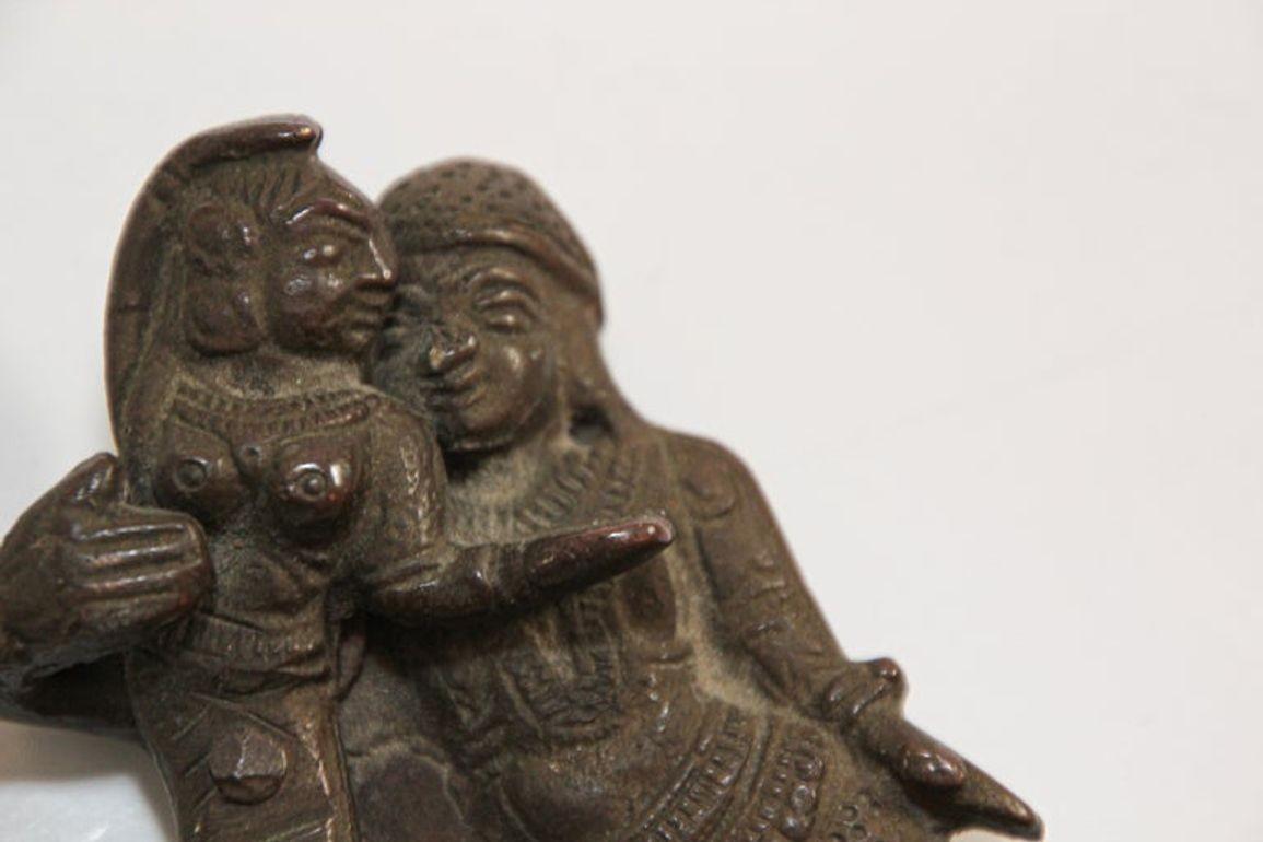 19e s. Cuillères à noix anciennes en bronze de Radha et Krishna d'Inde en vente 1