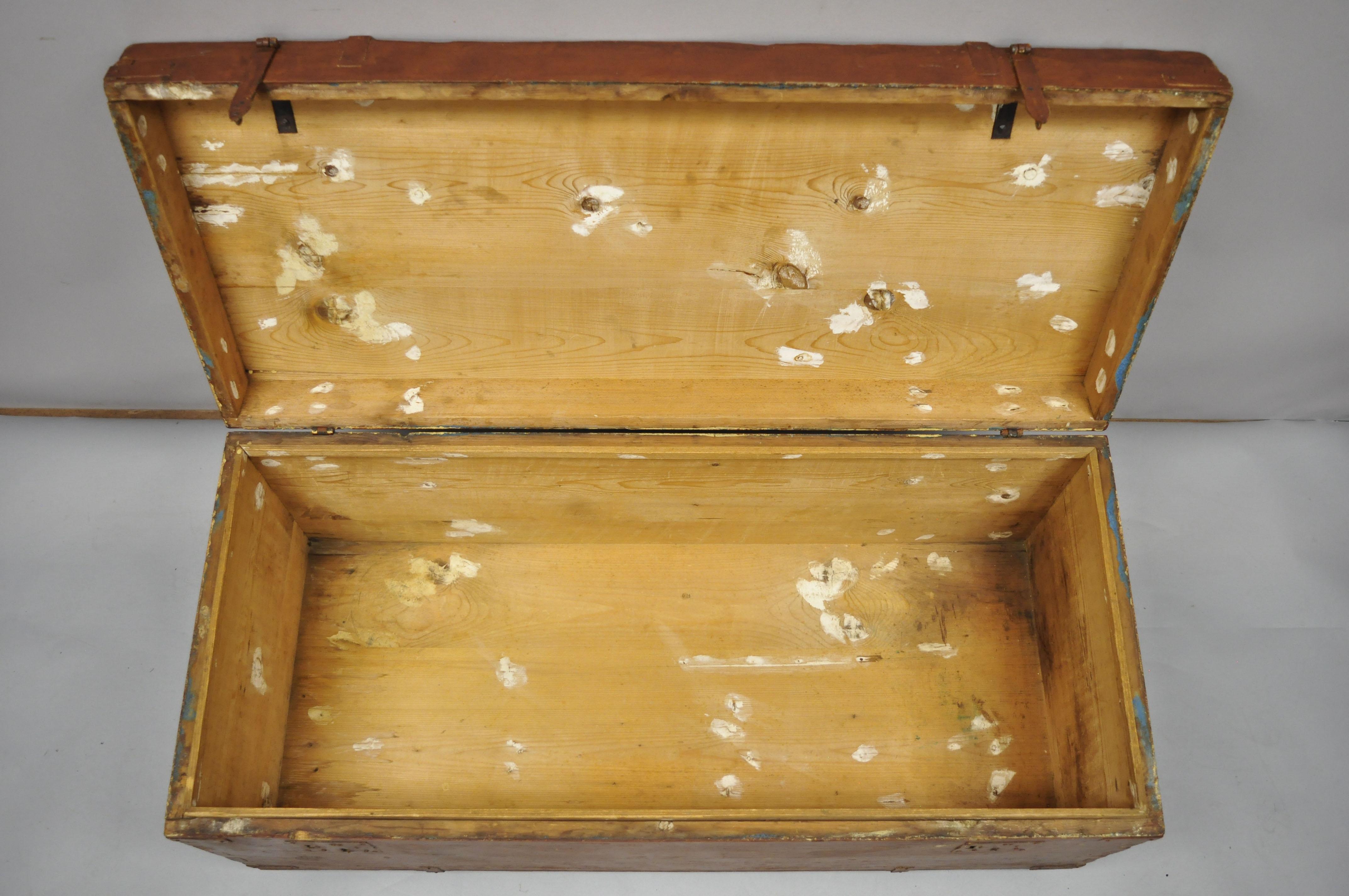 Antique Brown Distress Painted Pine Wood Dovetailed Blanket Chest Trunk In Good Condition For Sale In Philadelphia, PA
