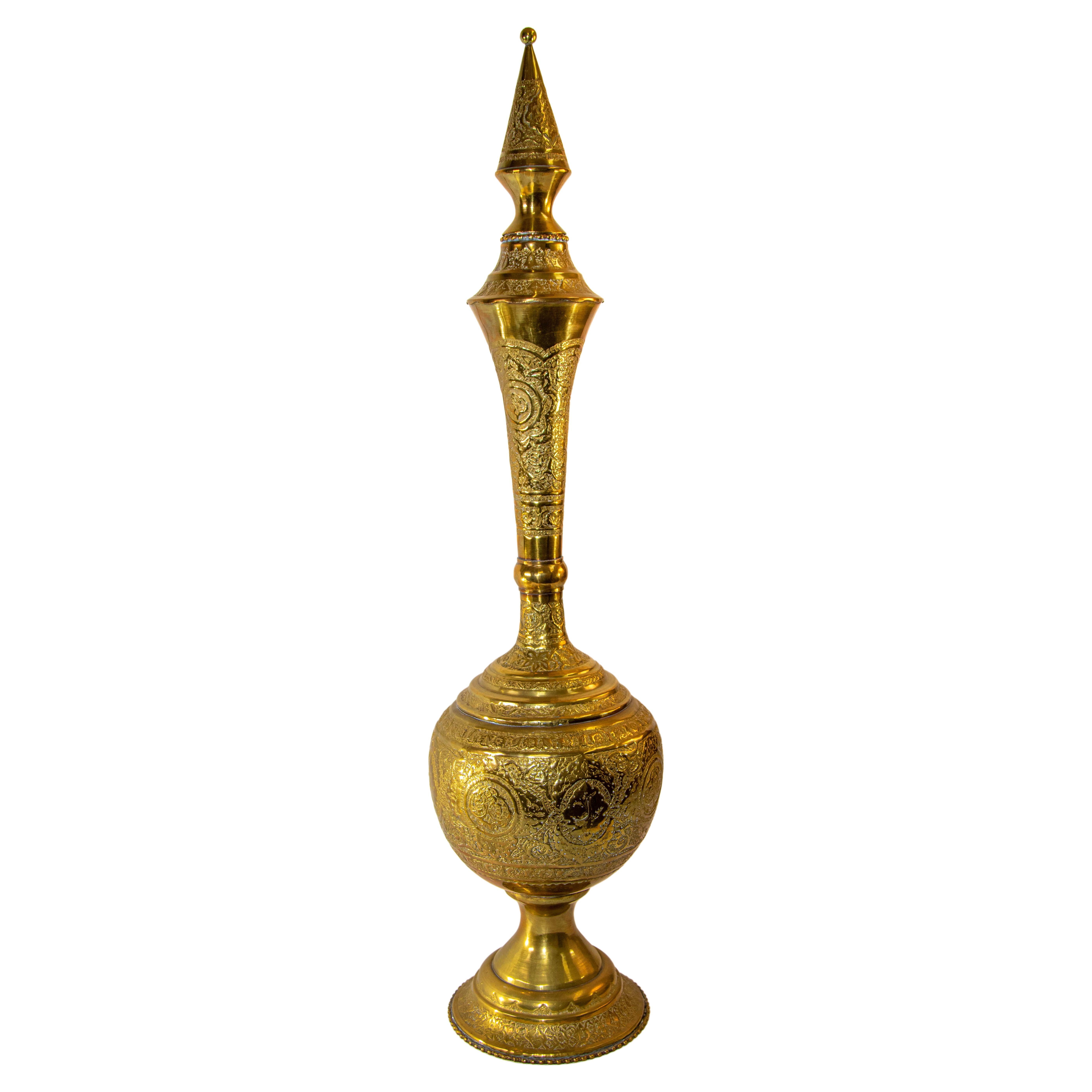 A.I.C. Antique Chiseled Brass Oversized Mughal Rose Water Perfume Holder Bidri en vente