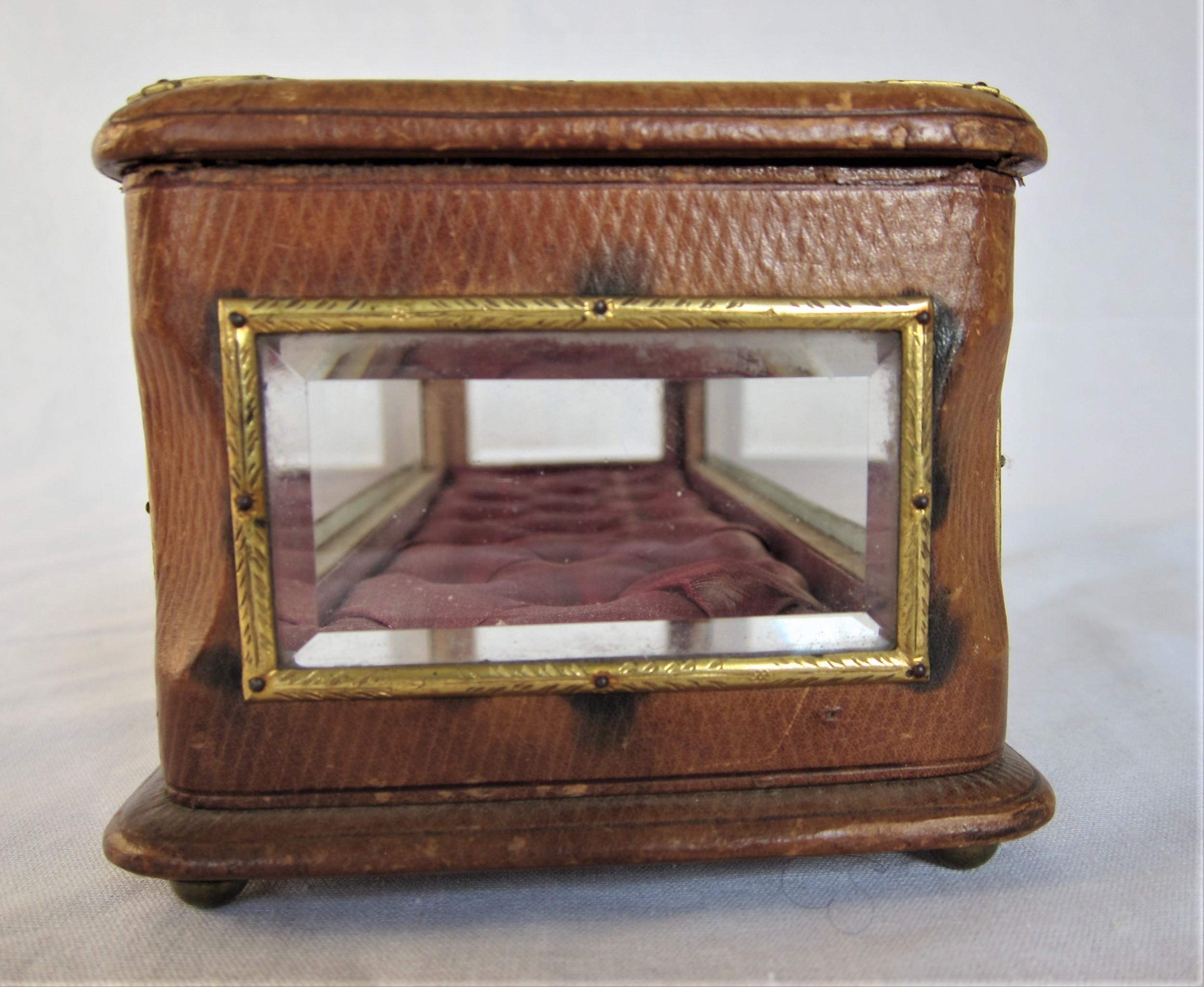 19th Century Antique French Glass and Leather Jewelry Box In Good Condition For Sale In Copenhagen, Copenhagen