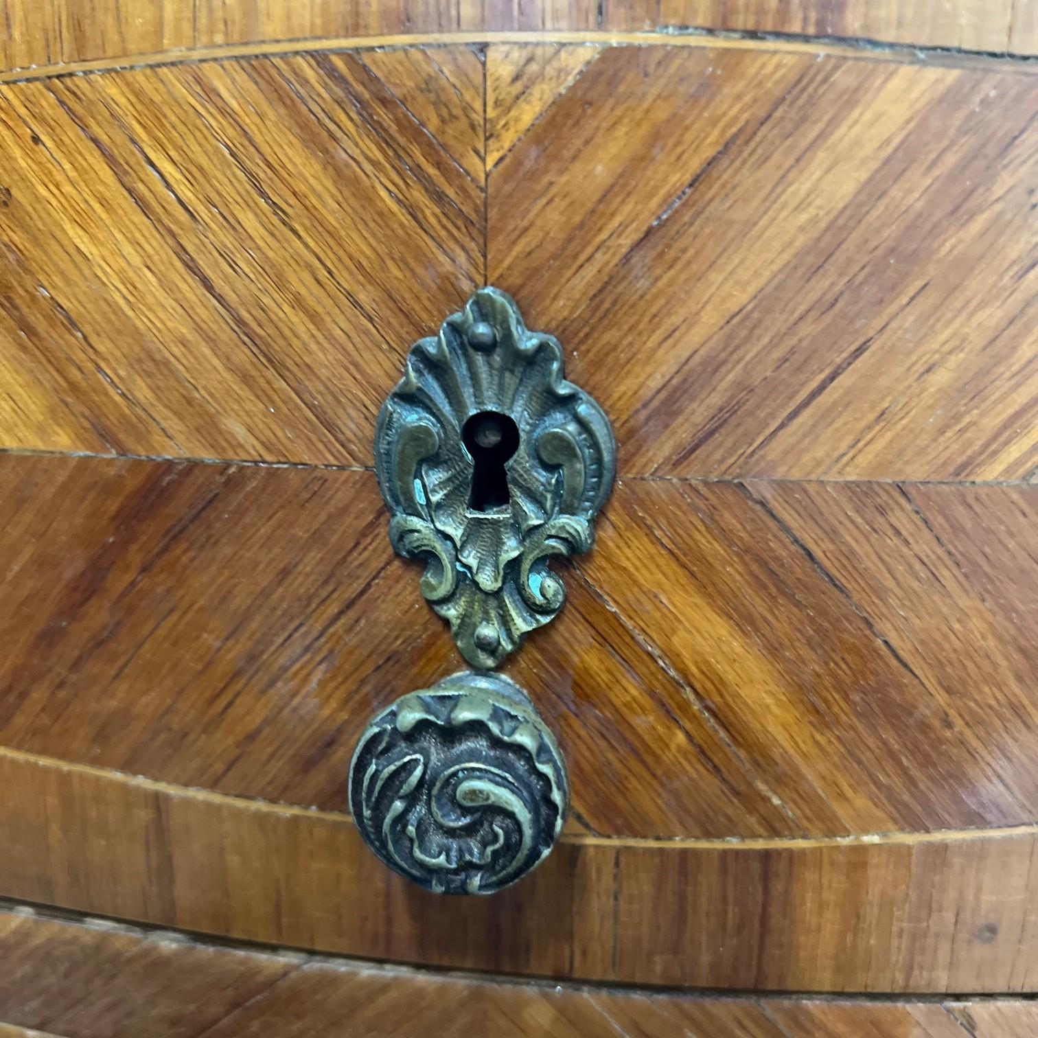 Fin du XIXe siècle Ancienne commode Semainier française de style Louis XV du 19ème siècle avec dessus en marbre en vente