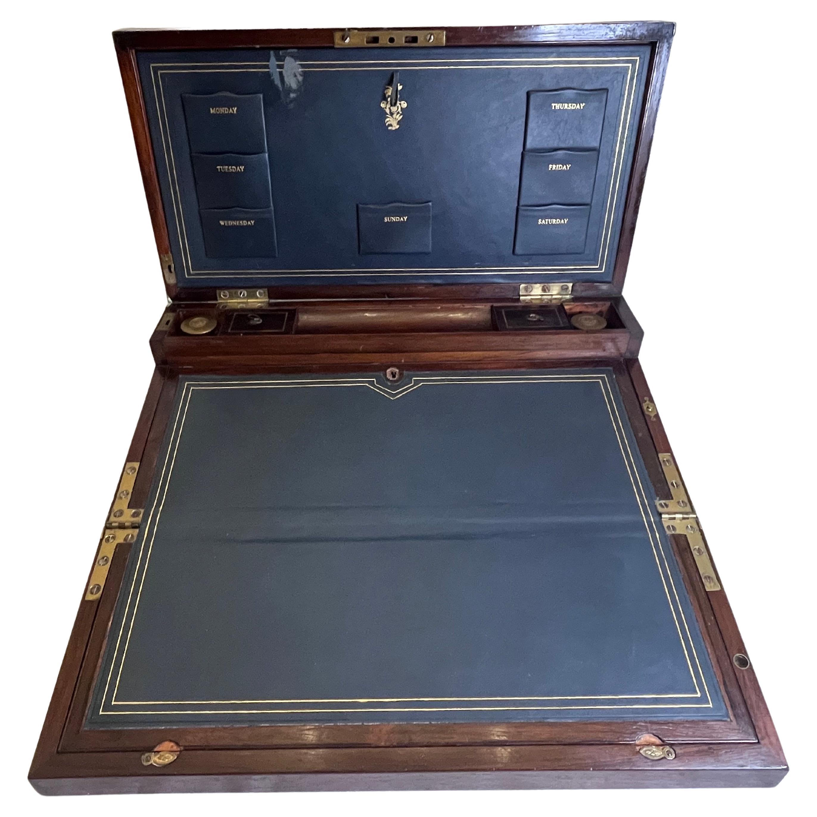 19. Jahrhundert Antike Militär Campaigner Englisch Traveling Writing Desk Tompson Patent  im Angebot