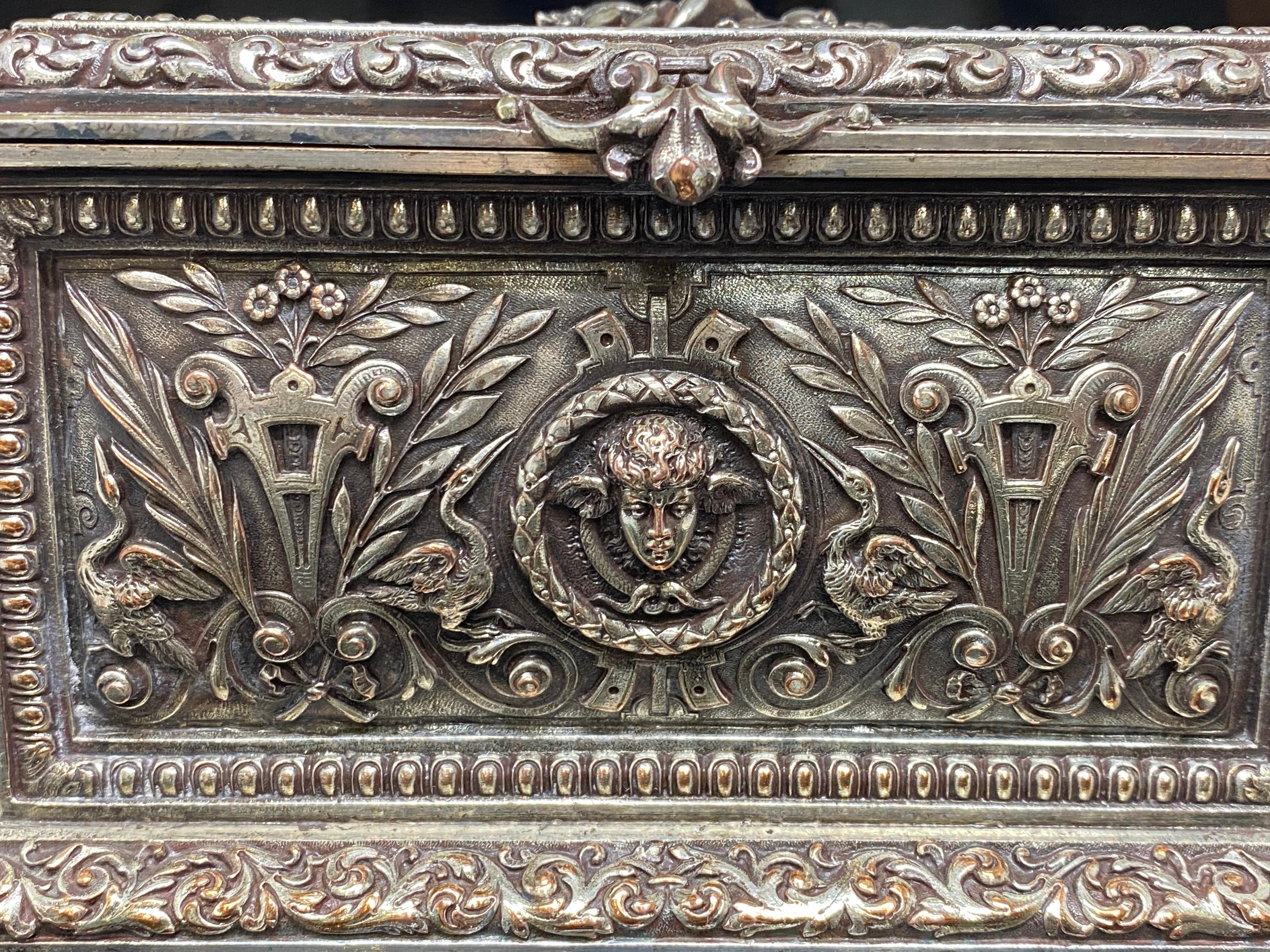 Boîte à charnière en bronze argenté antique du 19ème siècle, coffret à bijoux de Trinket en vente 9