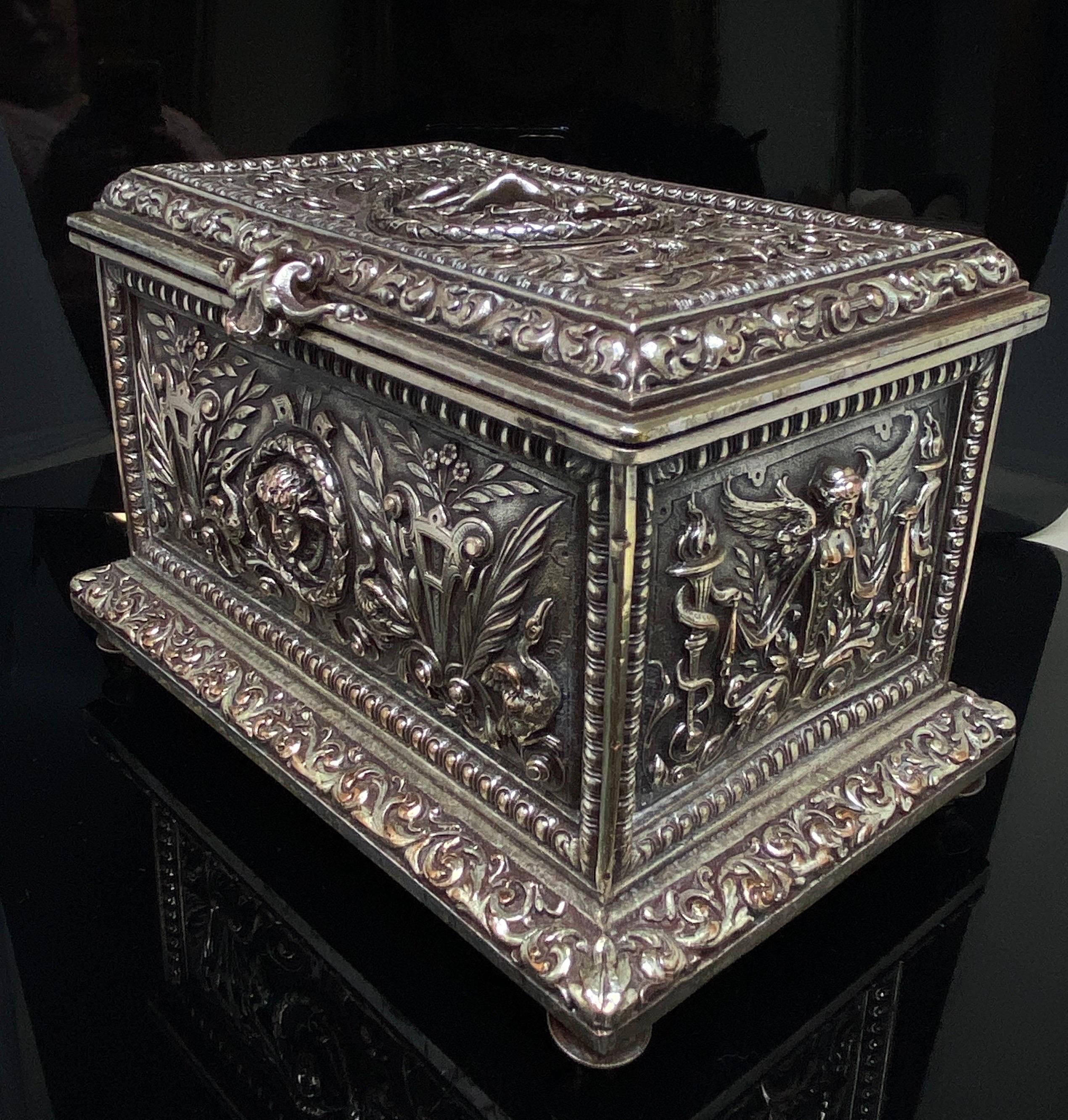 Boîte à charnière en bronze argenté antique du 19ème siècle, coffret à bijoux de Trinket Unisexe en vente