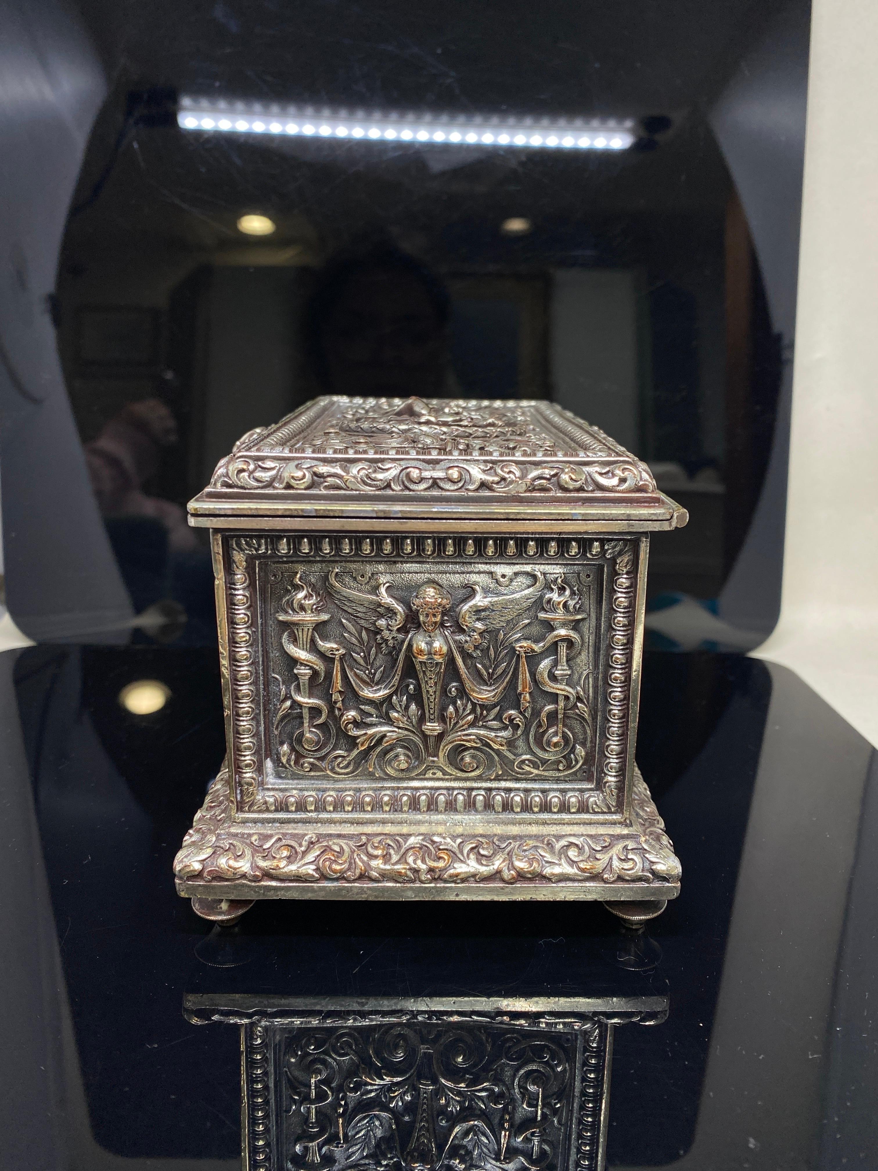Boîte à charnière en bronze argenté antique du 19ème siècle, coffret à bijoux de Trinket en vente 2