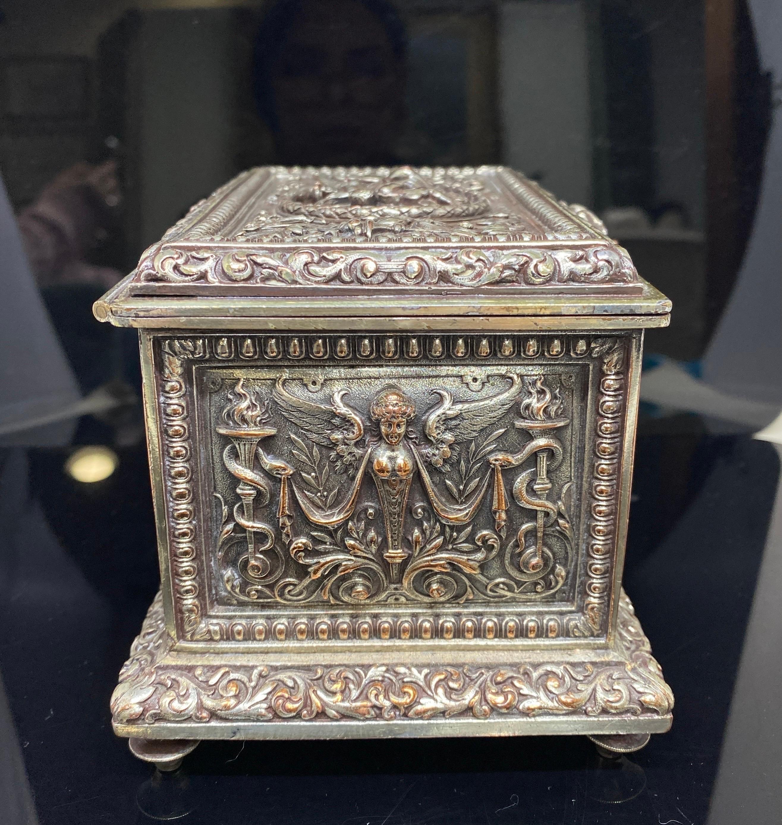 Boîte à charnière en bronze argenté antique du 19ème siècle, coffret à bijoux de Trinket en vente 4