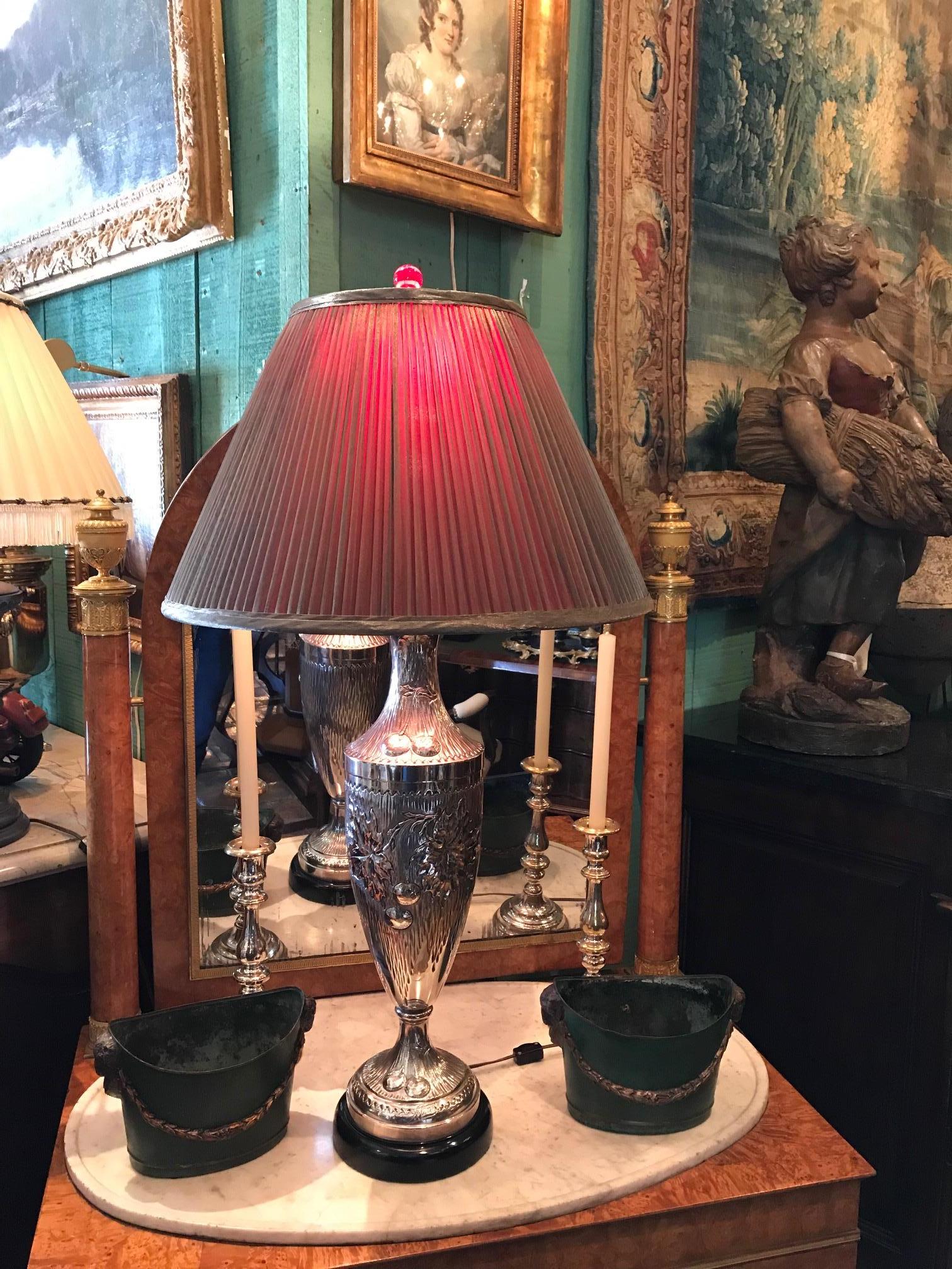Lampe de bureau Art Nouveau Art Déco en forme d'urne en argent avec abat-jour ancien LA CA en vente 1