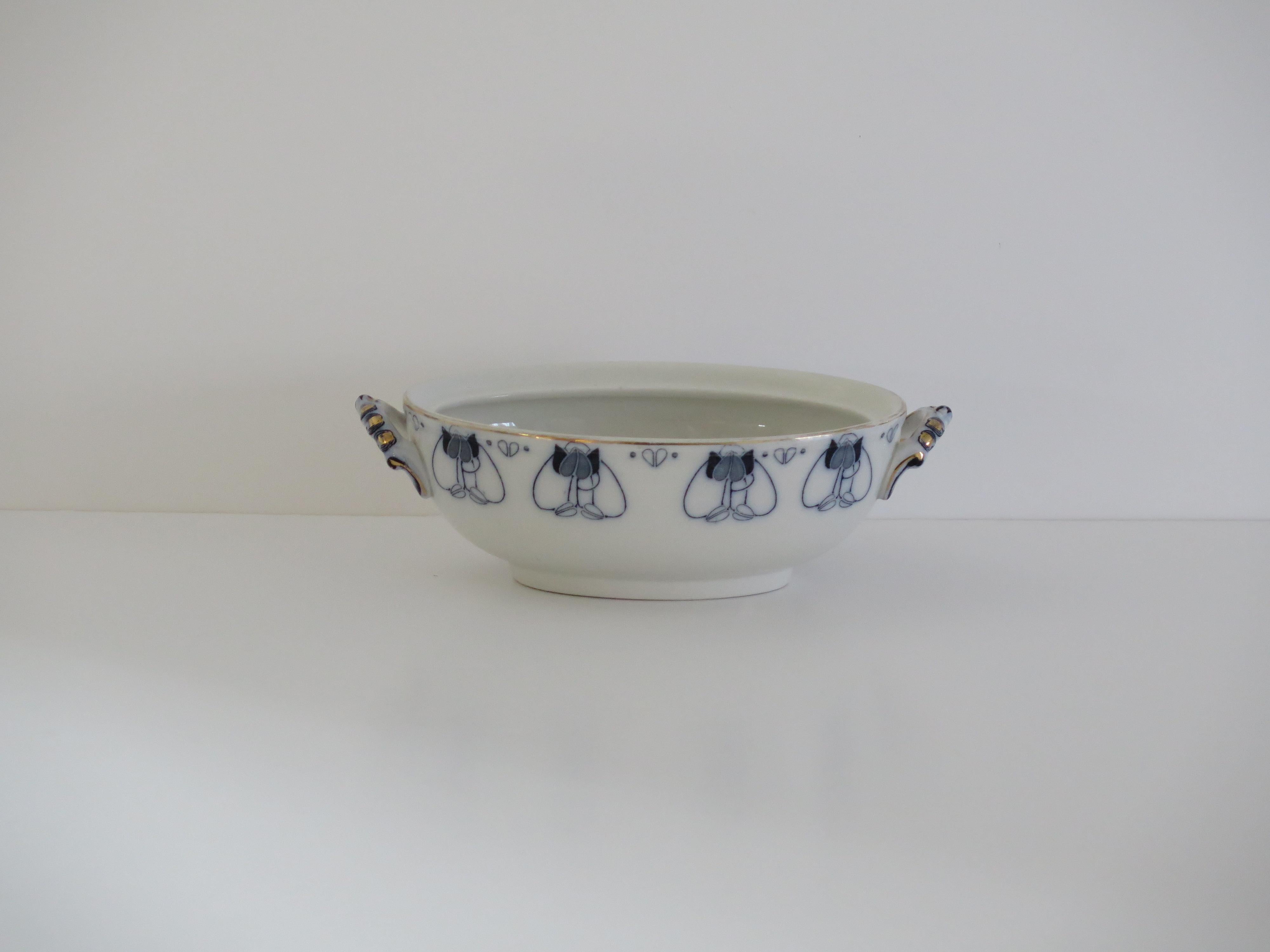 Art nouveau Soupière Tulipe bleue et blanche ART NOUVEAU du 19ème siècle, Keeling & Co, vers 1887 en vente