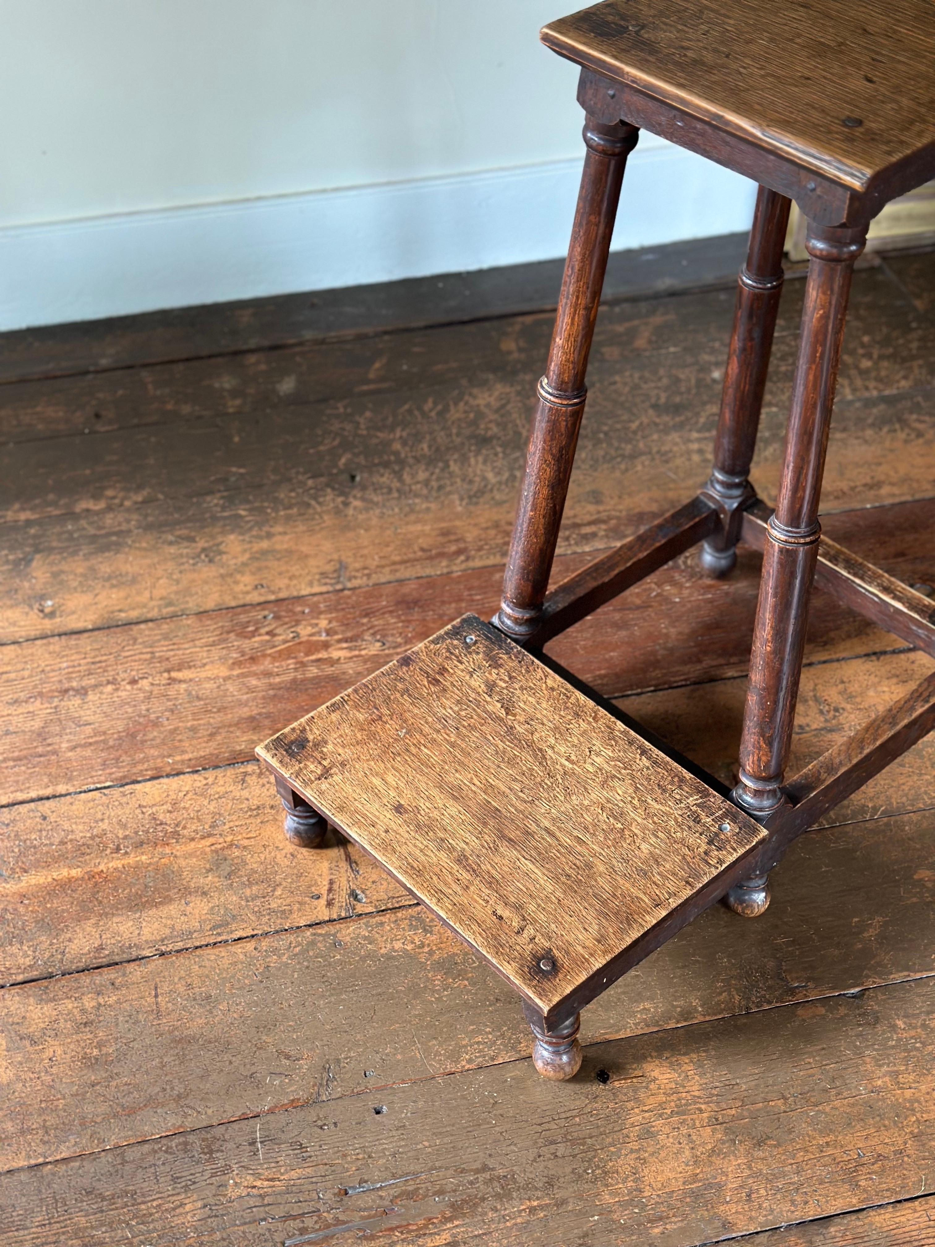 Européen A.I.C. 19ème siècle Tabouret d'articulation modèle Artistics en vente