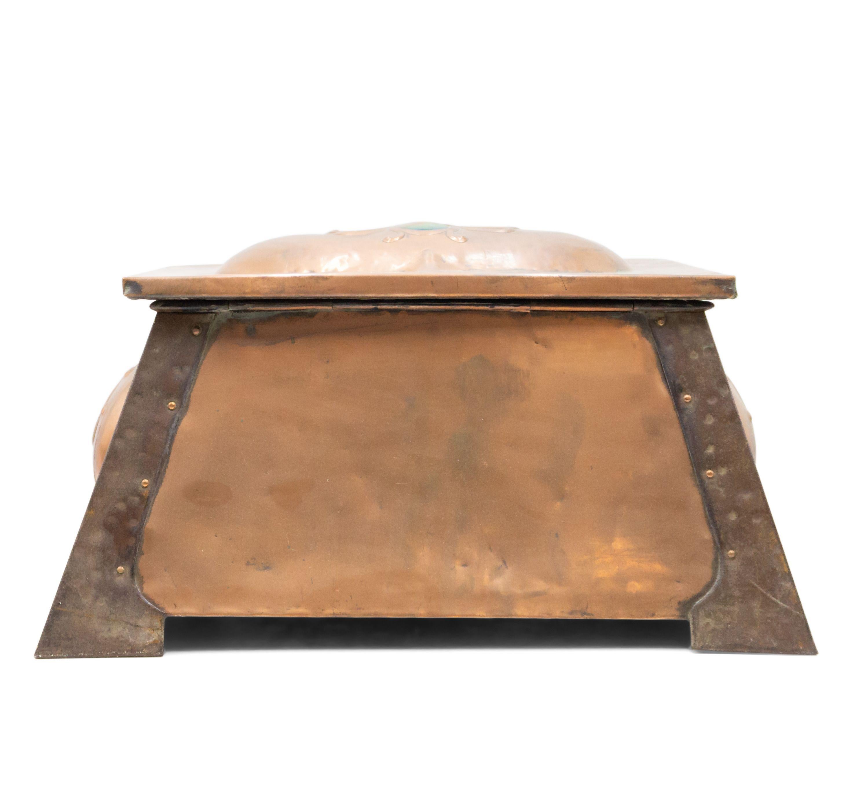 Boîte à coffret de table en cuivre du mouvement Arts & Crafts du 19ème siècle en vente 1
